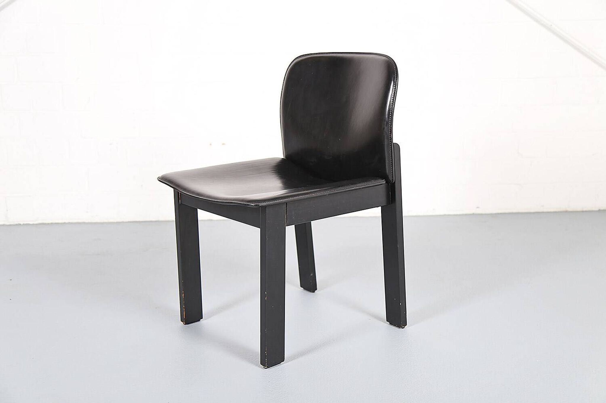 Lot de 6 chaises de salle à manger en bois et cuir noir