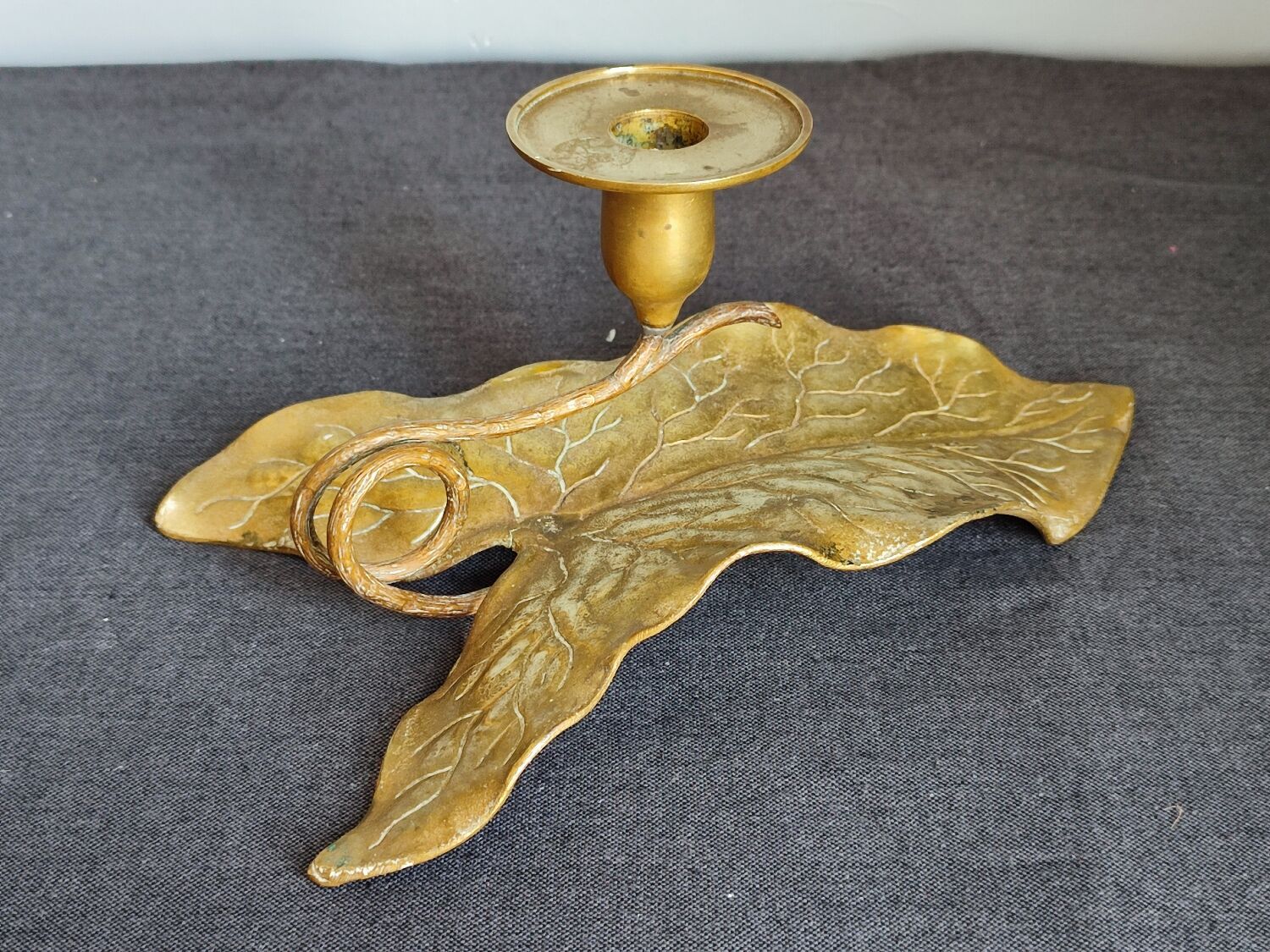 Antique bronze ivy leaf candle holder