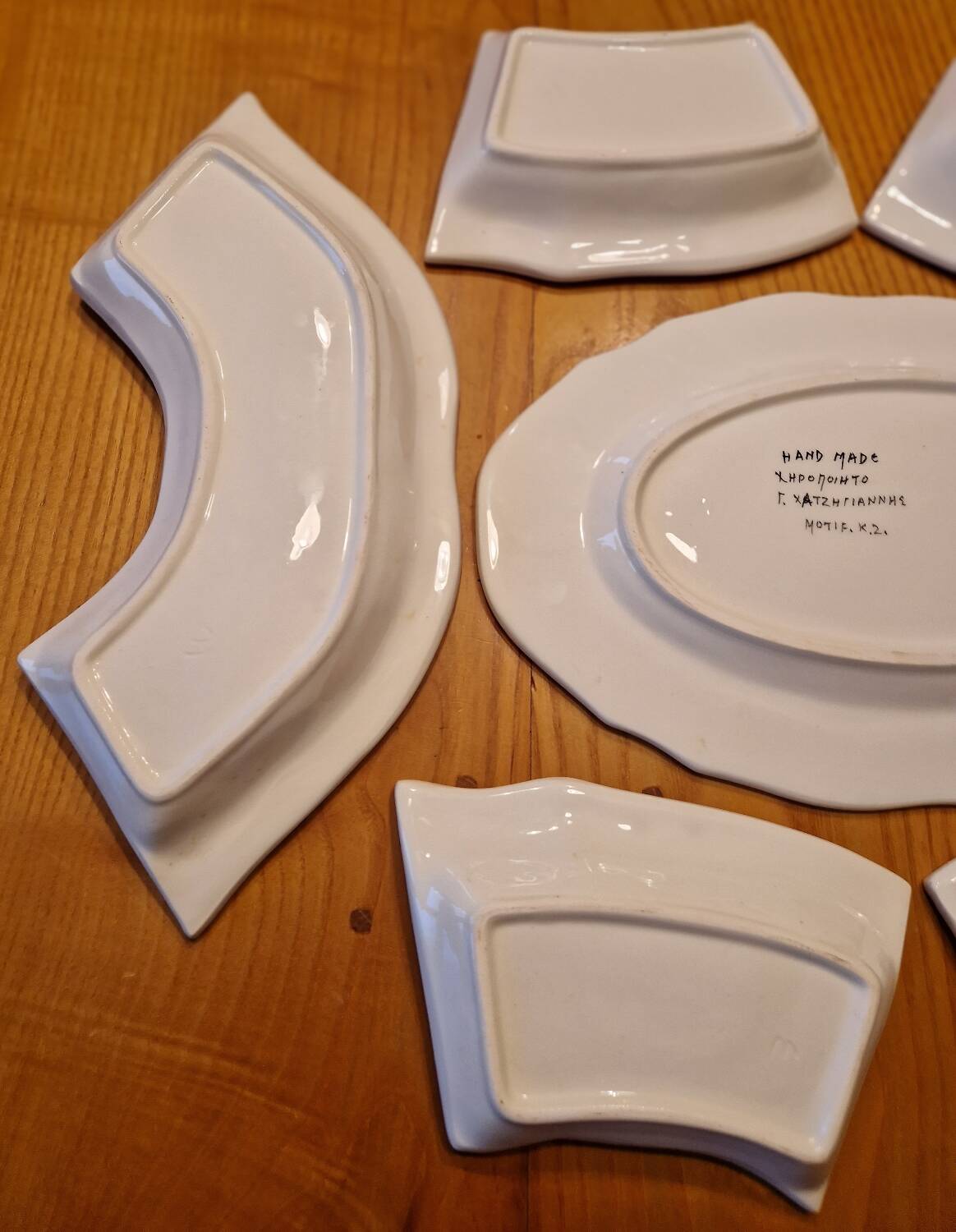 Large 7-piece display dish in Greek earthenware