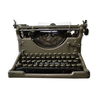 Underwood Typewriter No.3