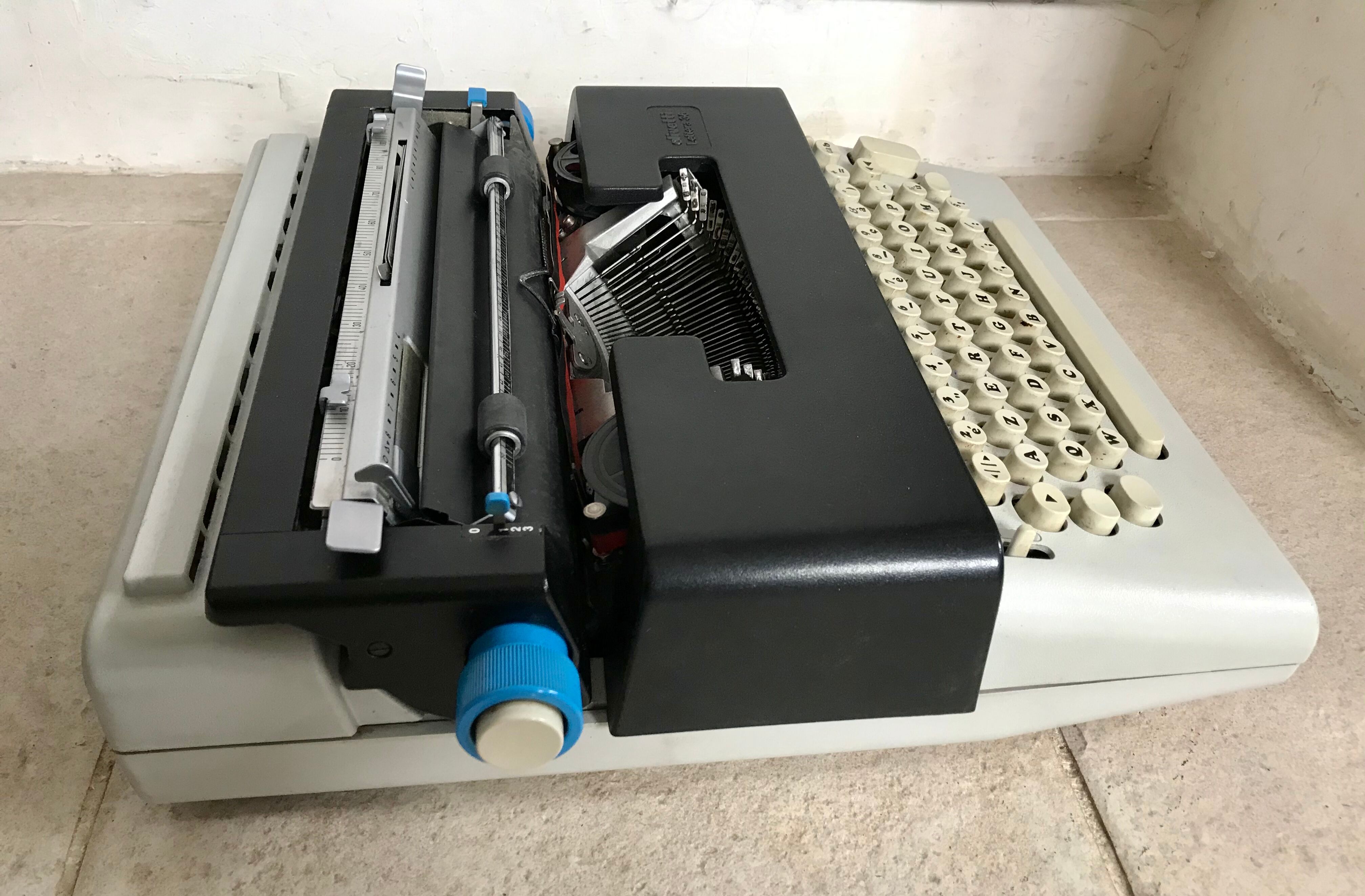 Olivetti Lettera 36 Electric Typewriter
