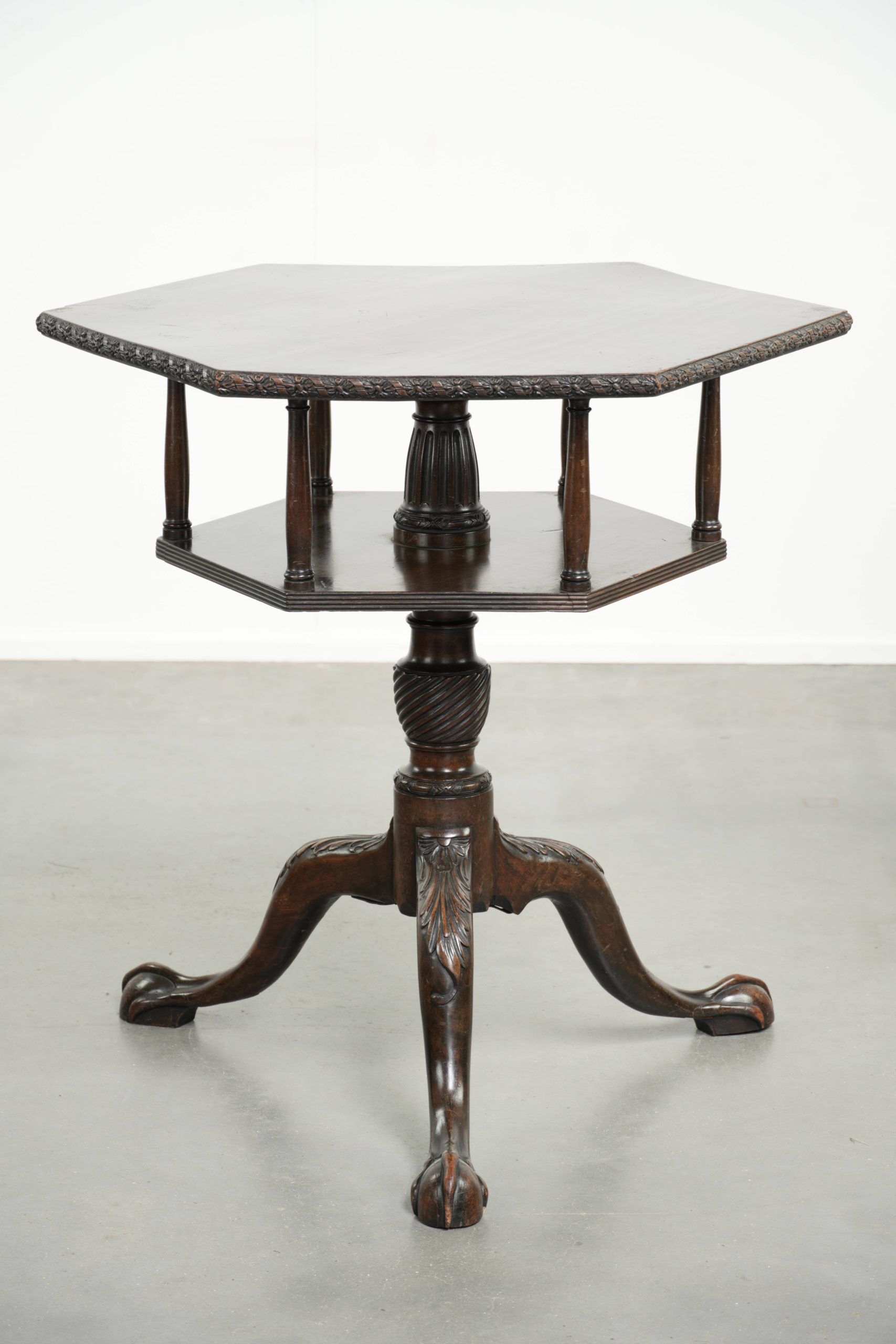 Antique wooden English rotating book table/side table from the 19th century