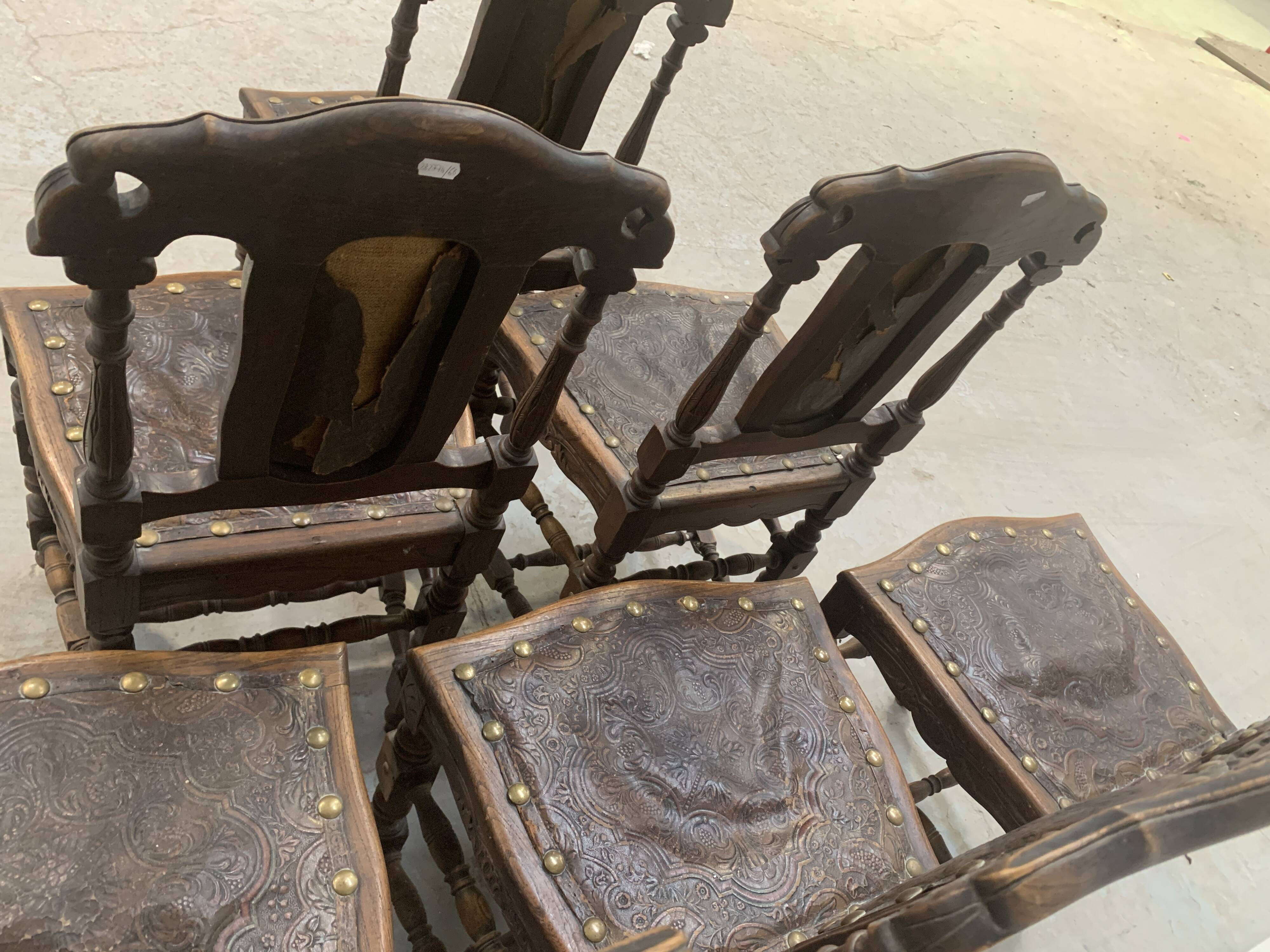6 chaises de style Renaissance en chêne, XXème siècle