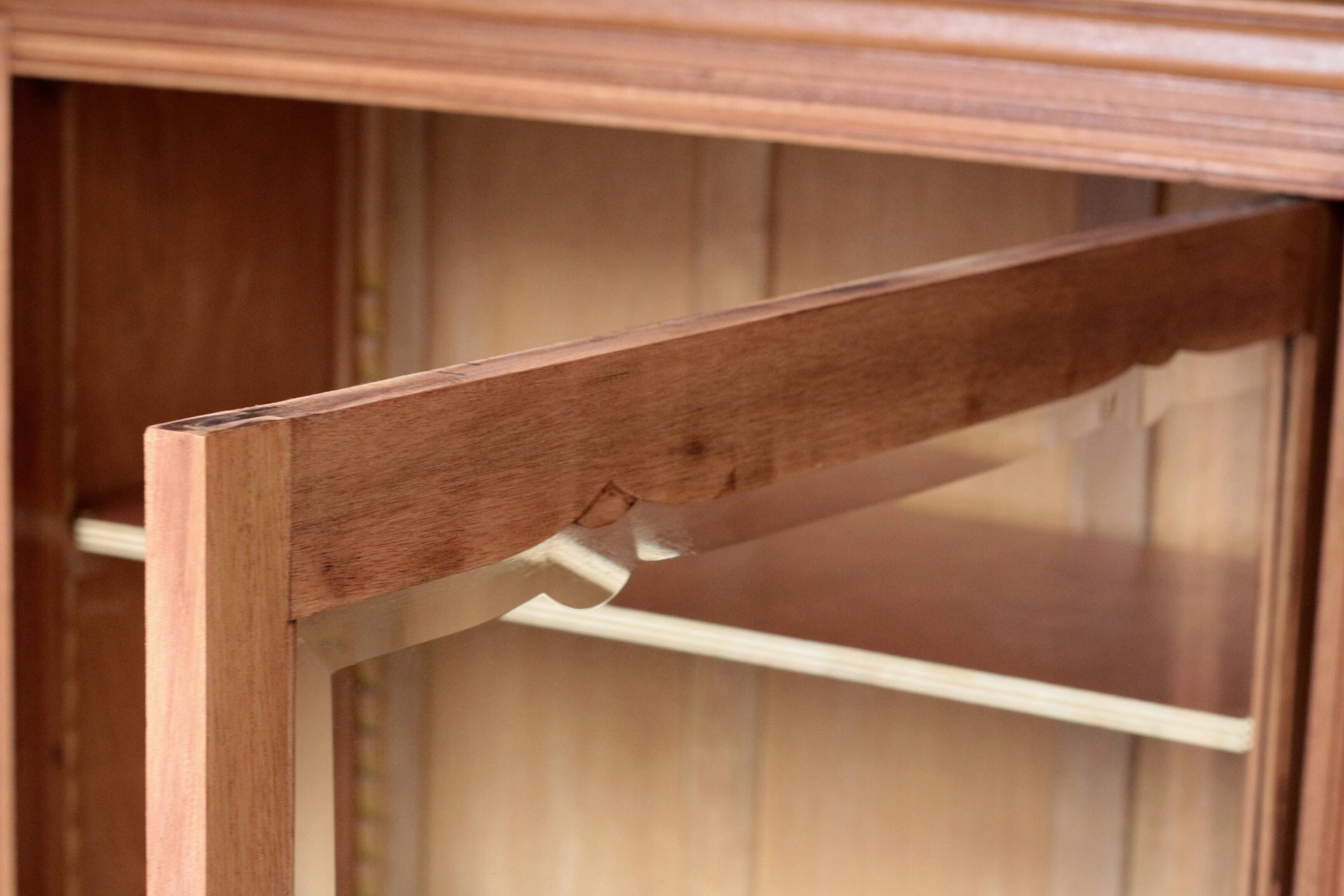 Armoire vitrée parisienne Art déco en bois fruitier