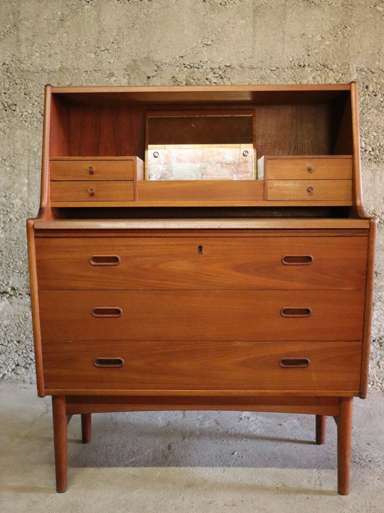 Scandinavian writing desk of Arne Wahl Iversen for Vinde Møbelfabrik 1960