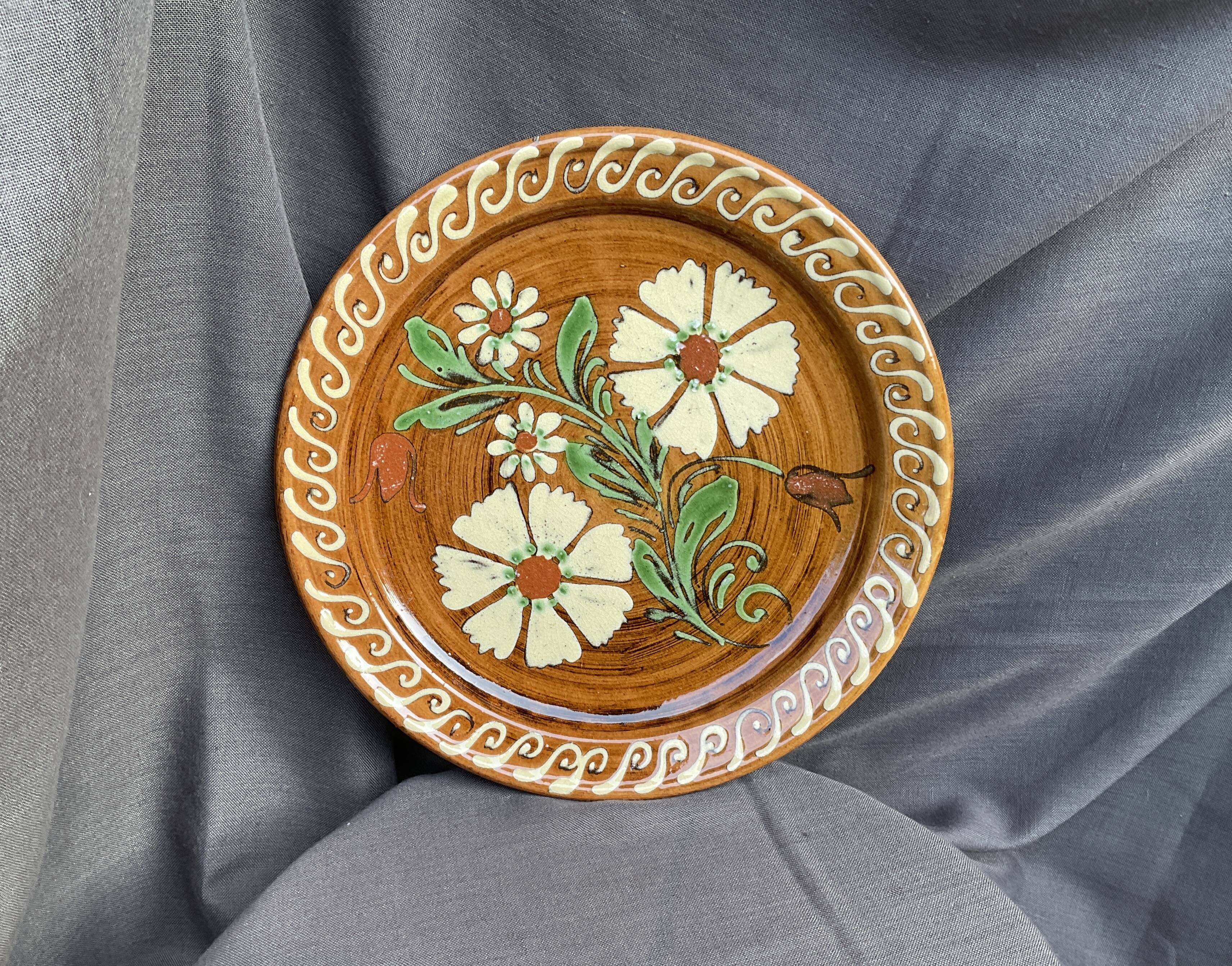 Terracotta plate with floral decoration