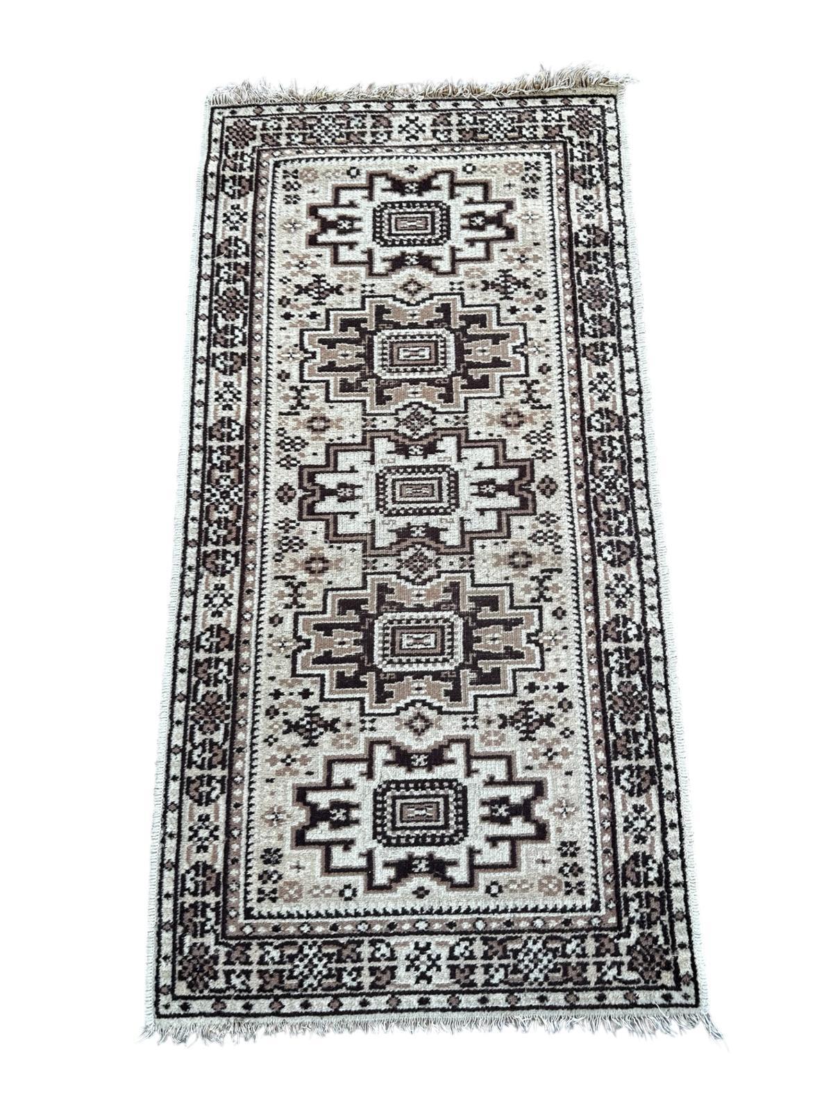Oriental style rug 70cm x 170cm