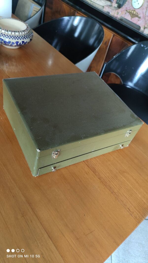 Ménagère avec son coffret d'origine en métal argenté Maison St Médard orfèvres vers 1950