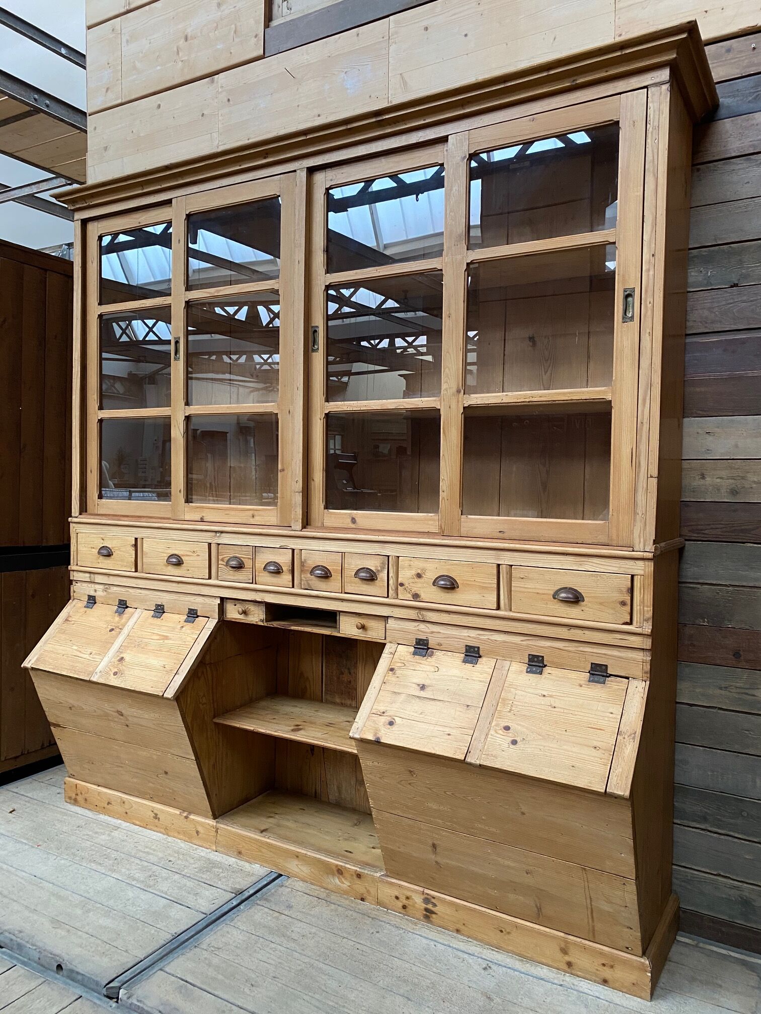 Meuble de grainetier