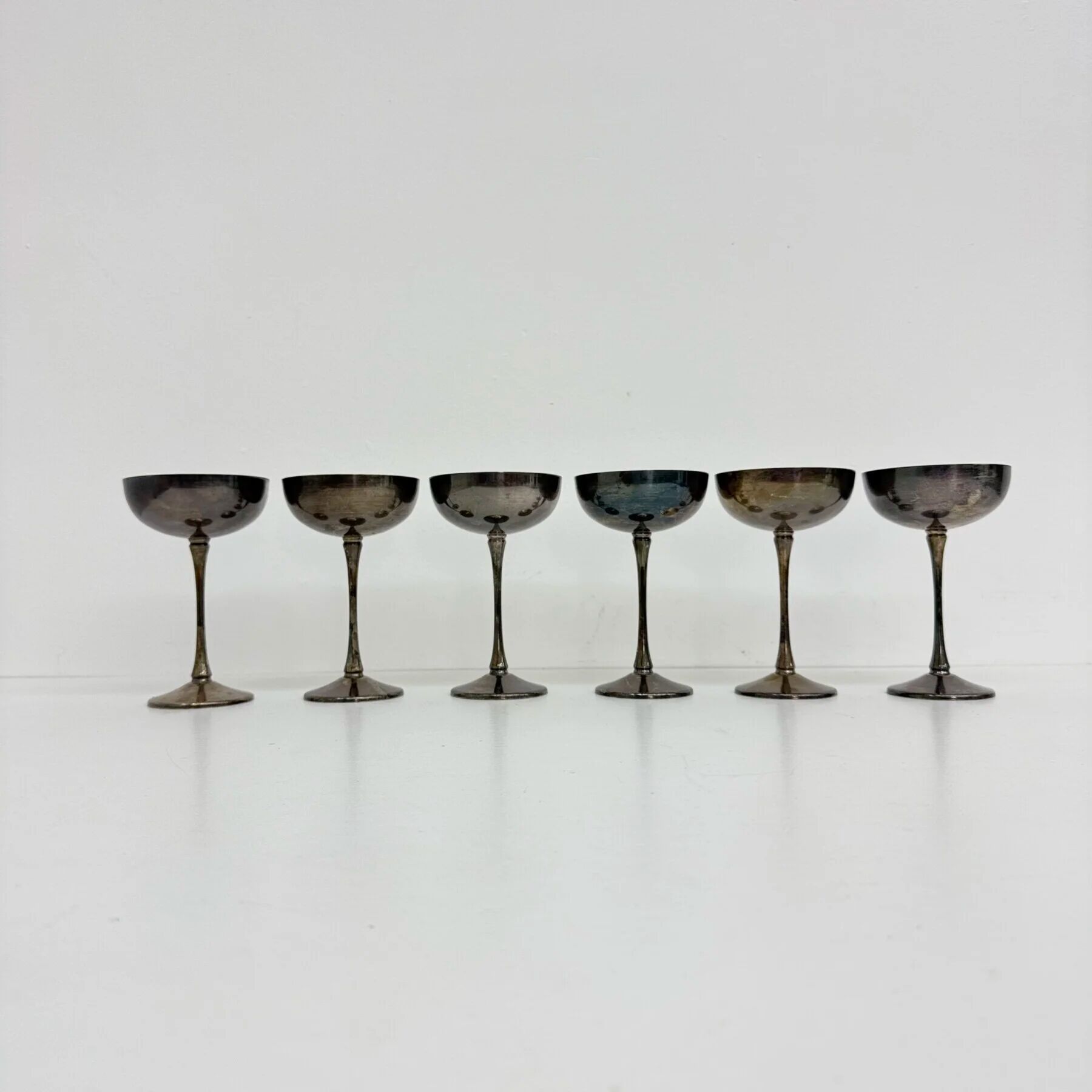 Ensemble de 6 coupes à champagne en laiton argenté, années 1970, Italie.