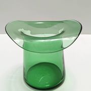 Vase cylindrique en verre soufflé à la main vert, Empoli, Italie