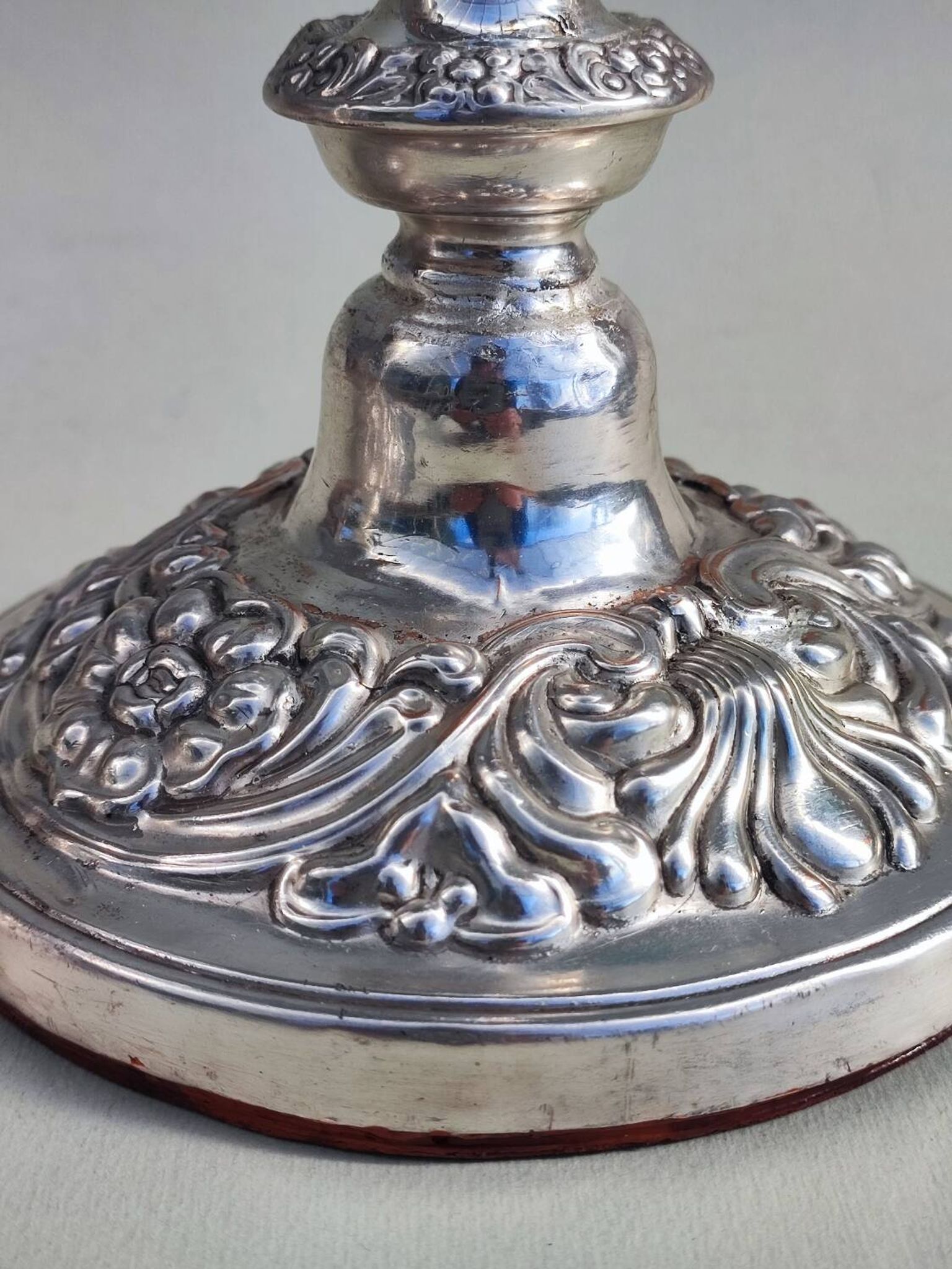 Bougeoirs en métal argenté