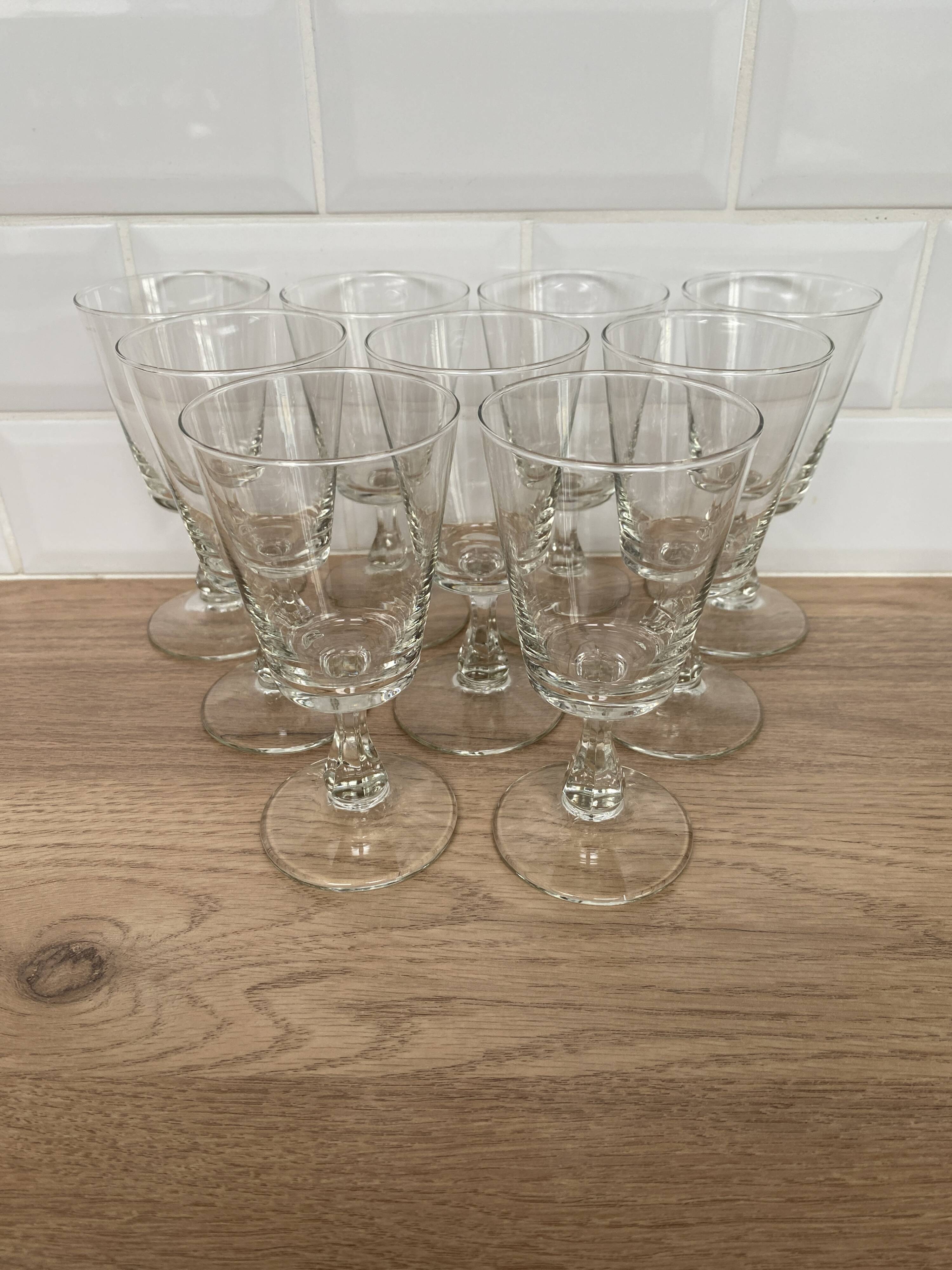 Set of 9 white wine glasses