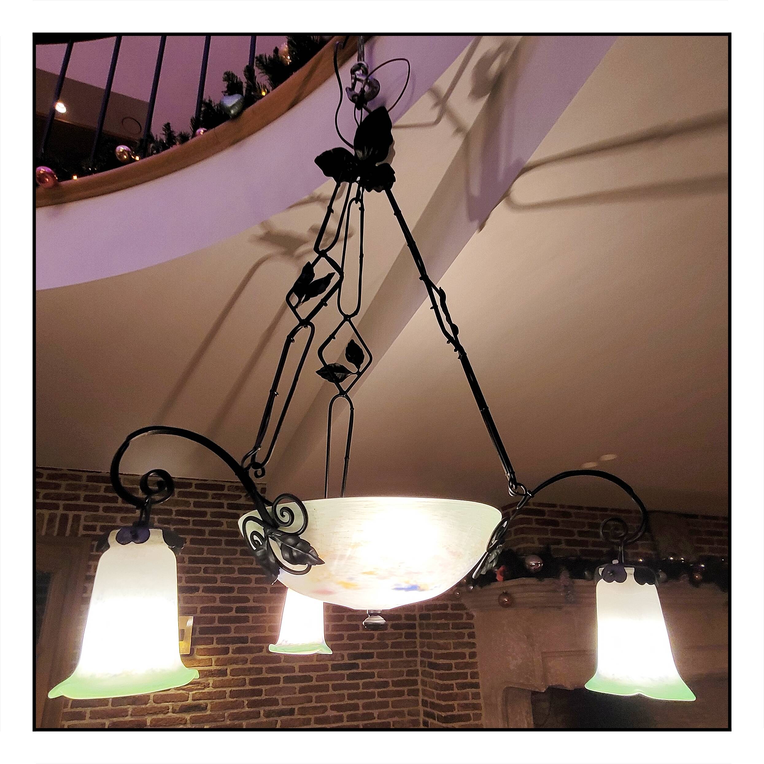 Magnificent Schneider chandelier with three branches - Opaline glass and metal