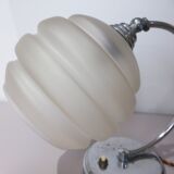 lampe de table art déco avec un verre en opaline blanche 231137