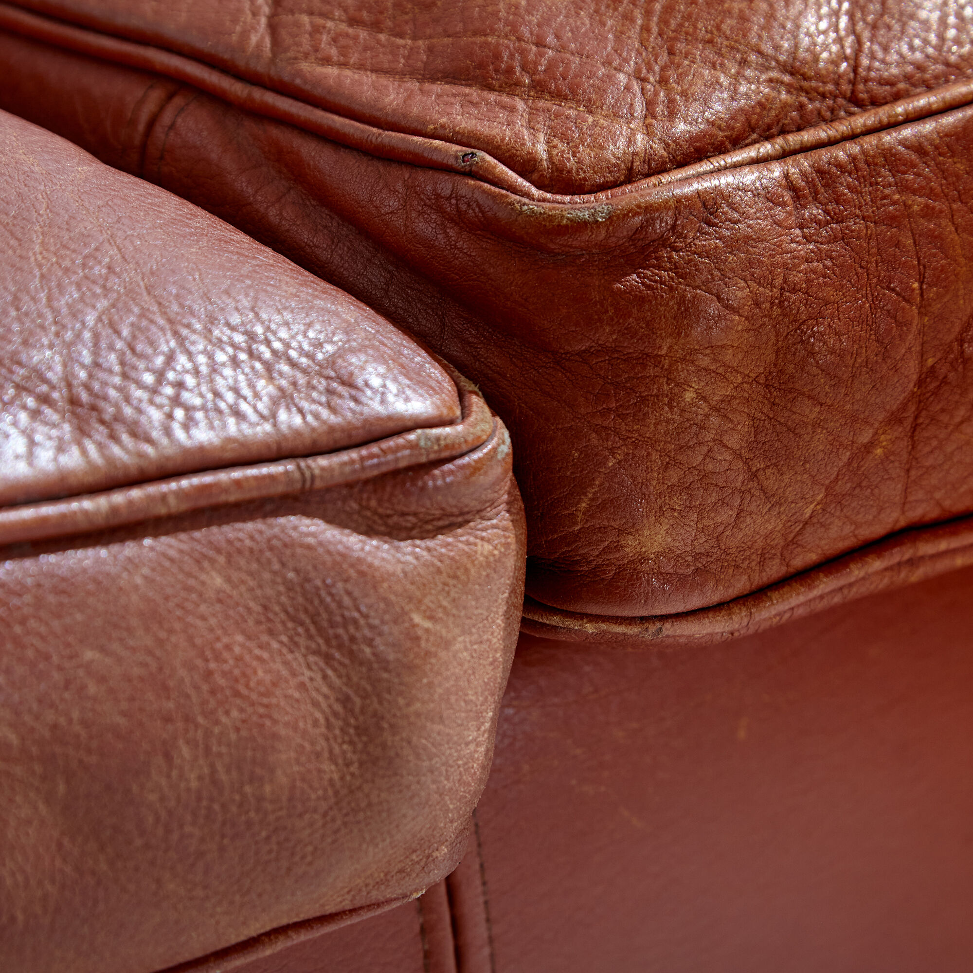 Three-seater leather sofa