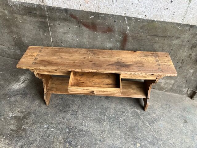 Entrance bench