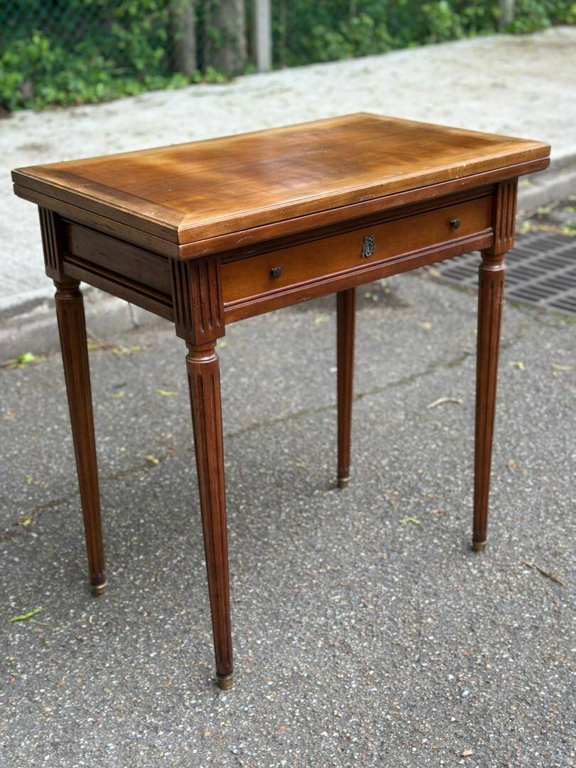 Extendable game table in solid wood Louis XVI and blue velvet.