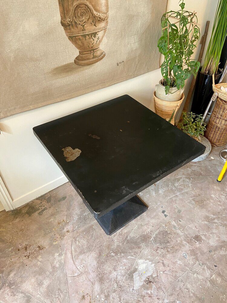 Black metal table ☐ 80 x 80 cm