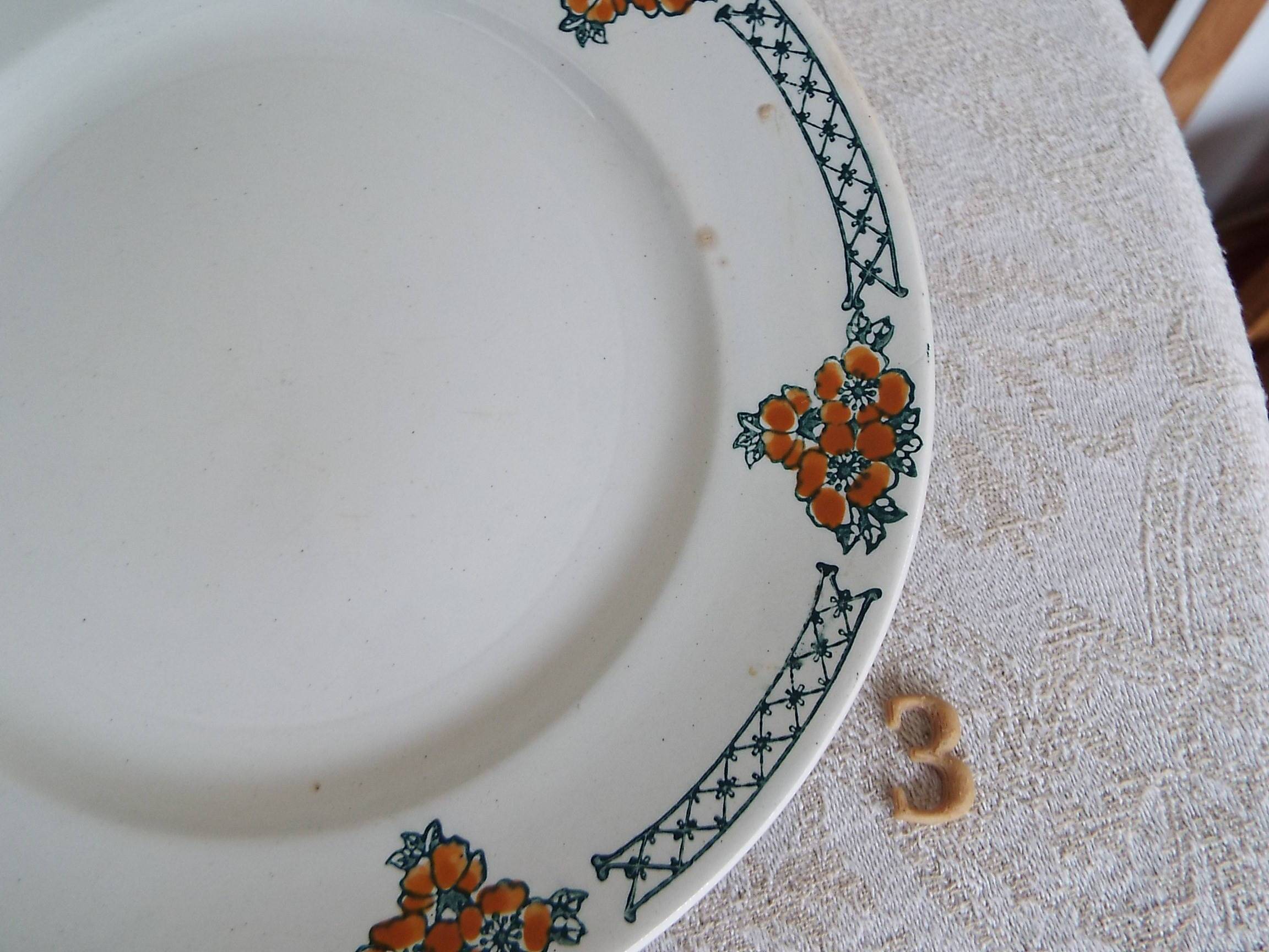 5 assiettes plates terre de fer Moulin des Loups Aubépine