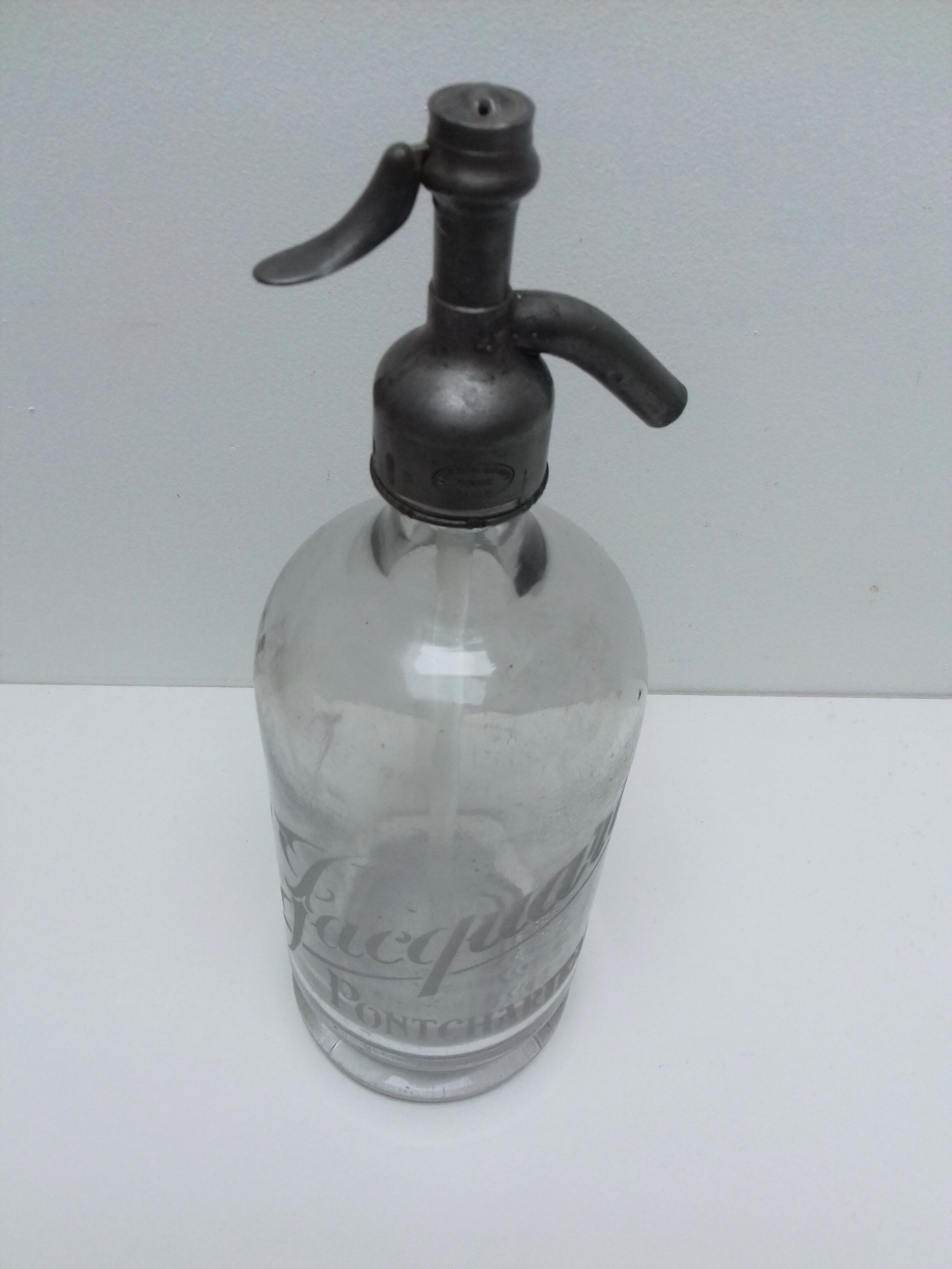 White Selt Water Siphon "JACQUART"
