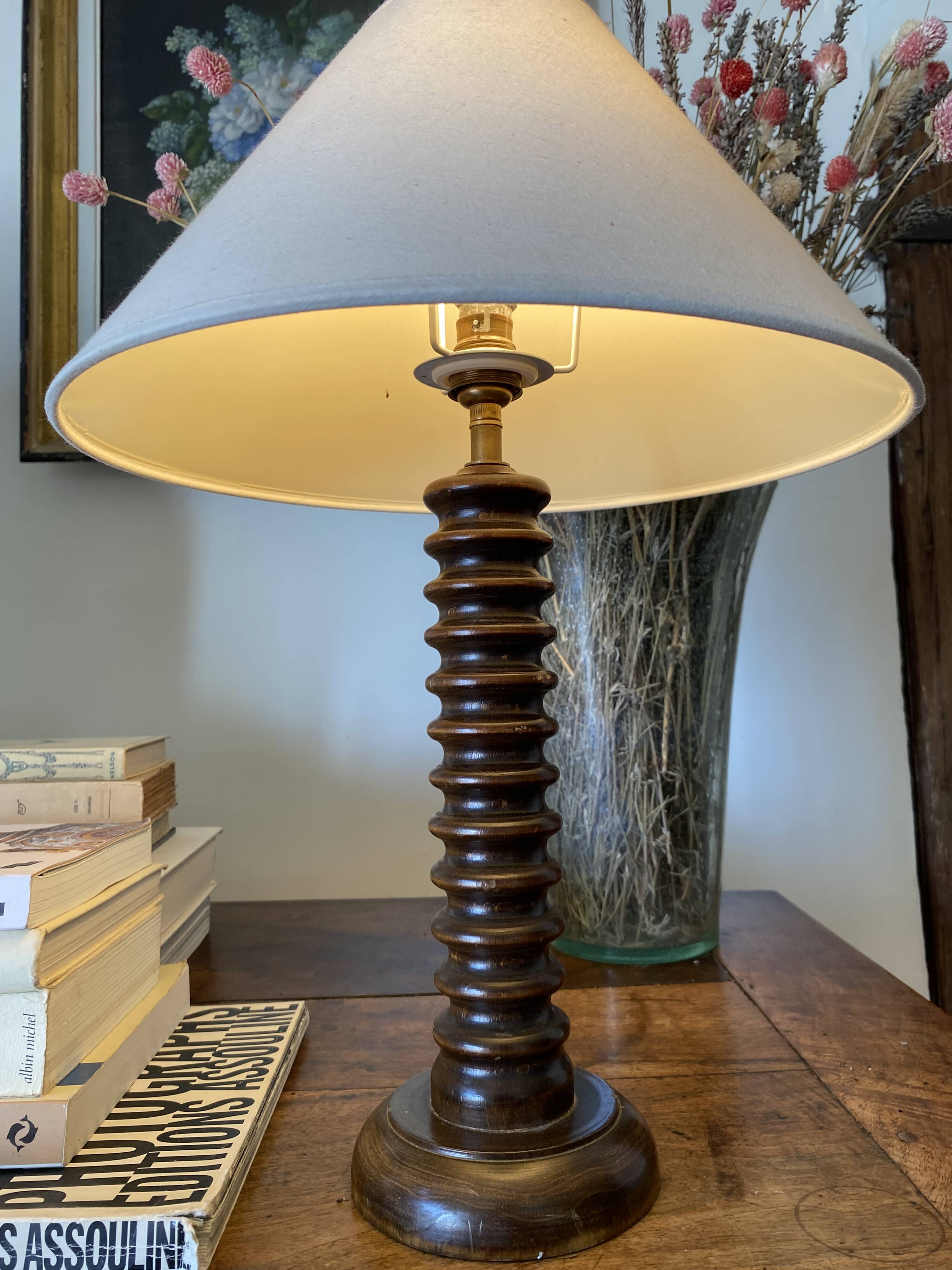 Sculpted wooden lamp, 2 m fabric cable, cotton shade.