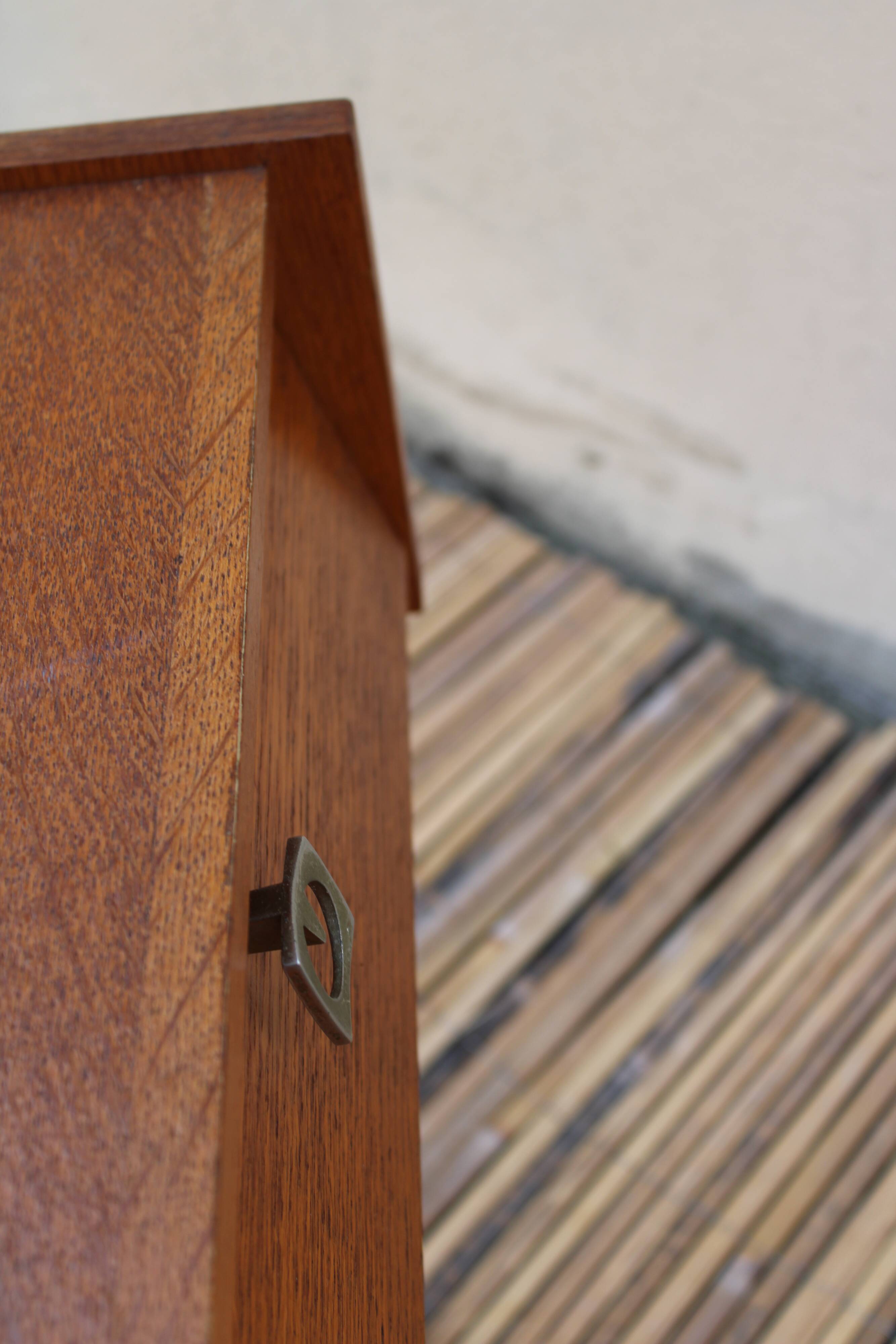 Bedside table spindle feet