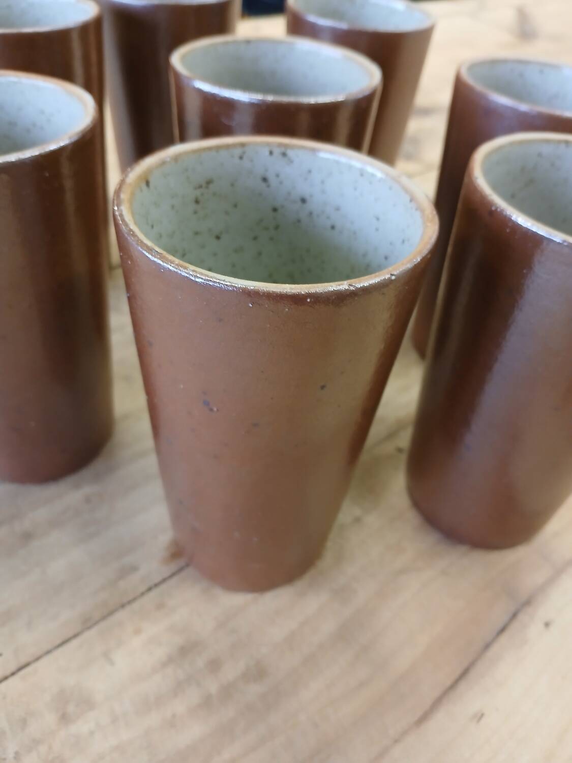 8 glazed stoneware mugs/cups