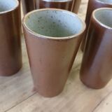 8 mugs/ tasses en grès vernisse