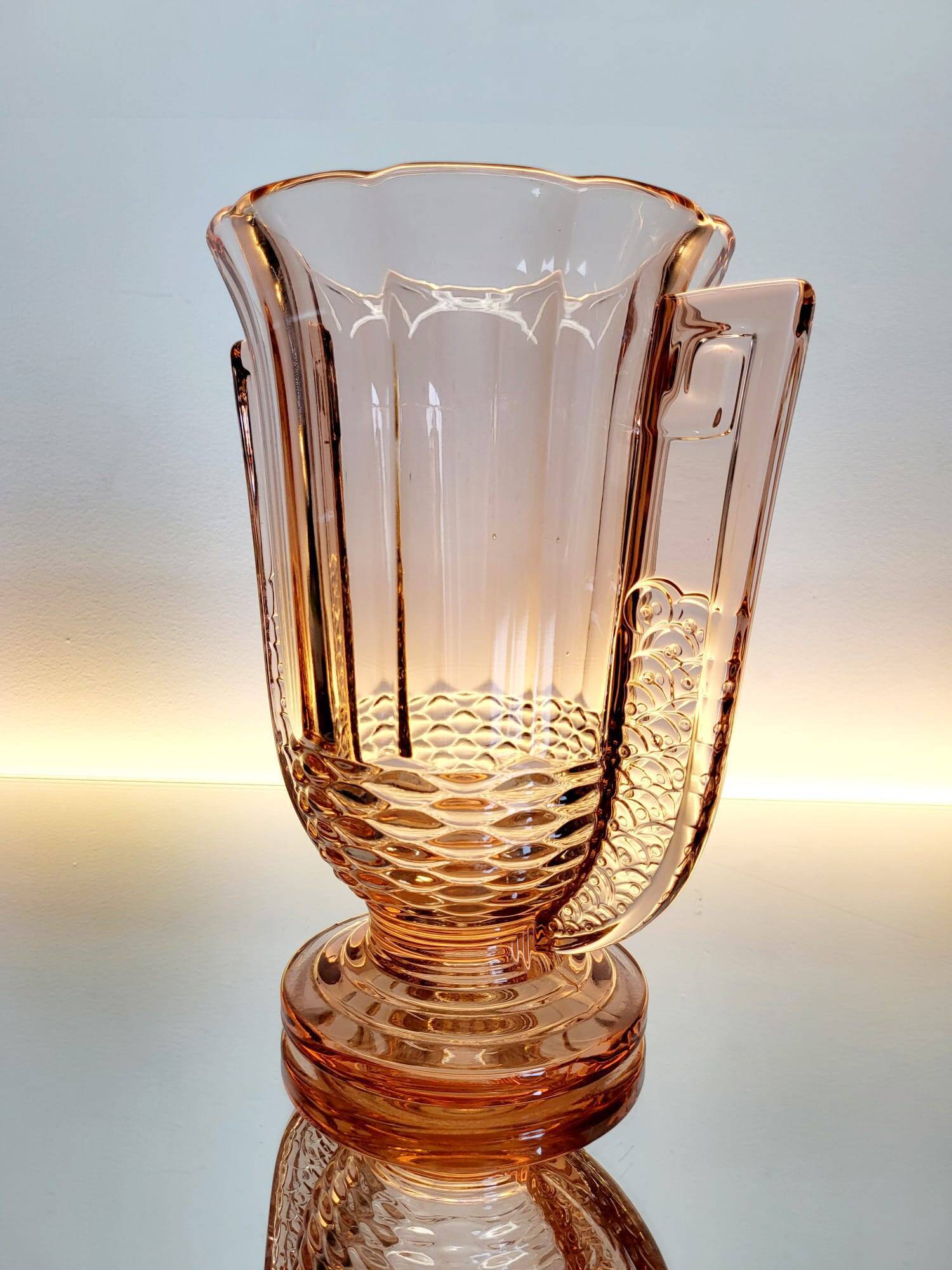 Vase Art déco en cristal Val Saint Lambert rose, série Luxval modèle Romeo, Belgique