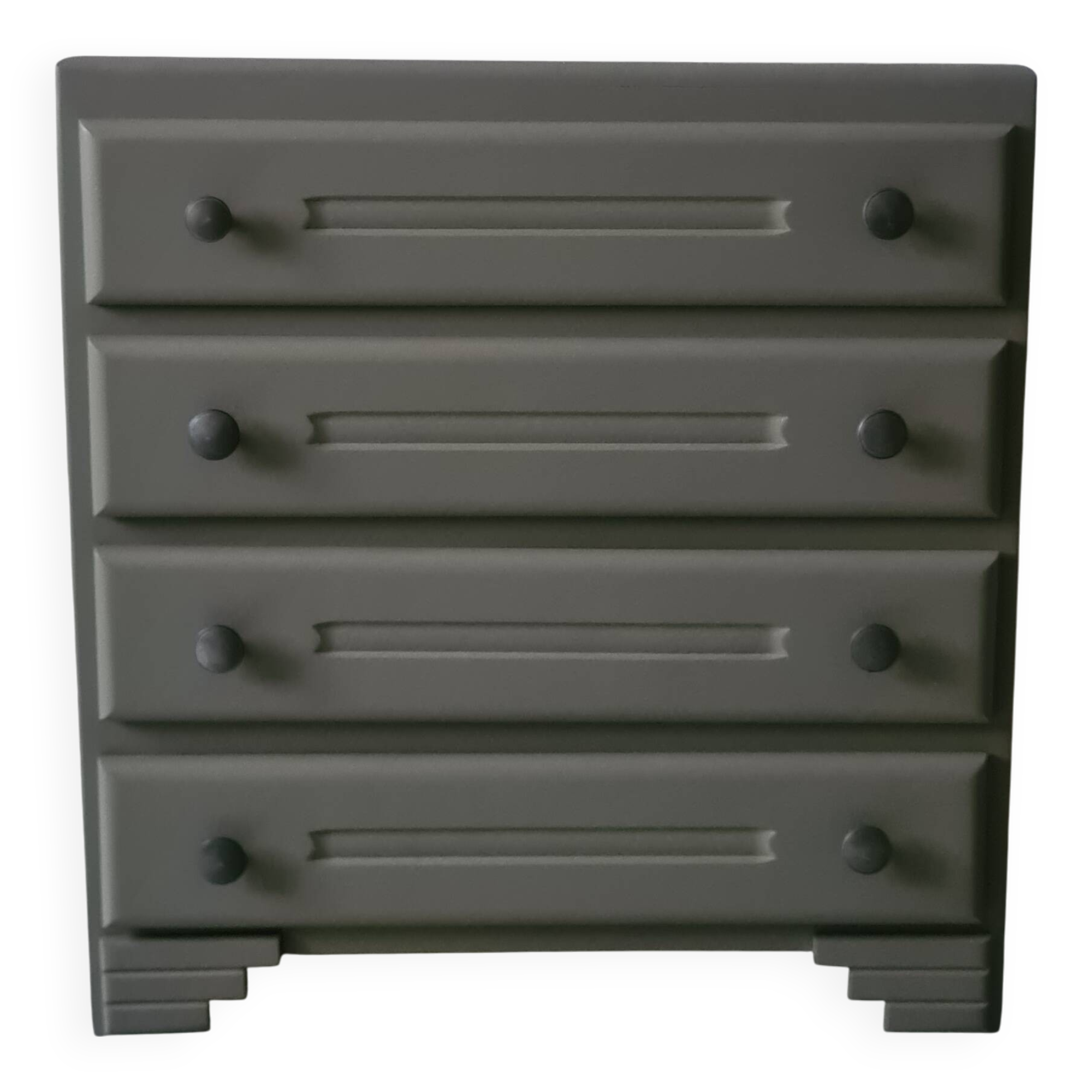 Small vintage chest of drawers