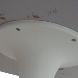 White round table, tulip foot