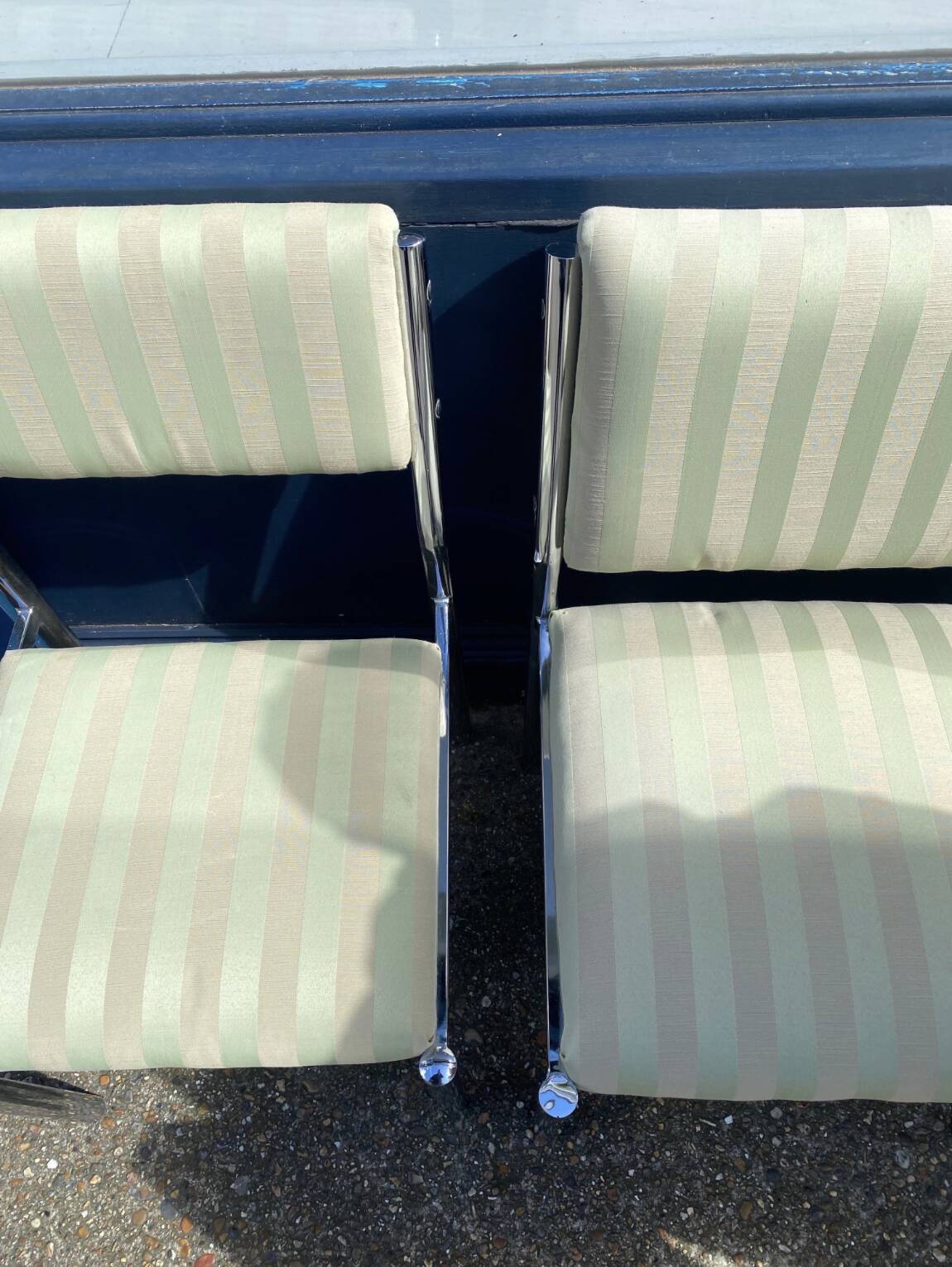 7 chaises de salle à manger chromées des années 1970 Hollywood Regency Modernist Vintage Table Italian