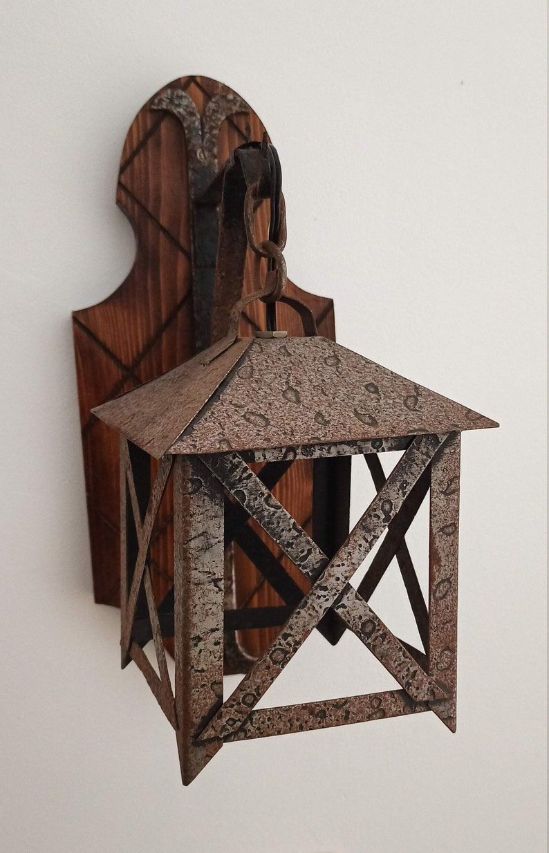 Wall lamp in wrought iron and old wood