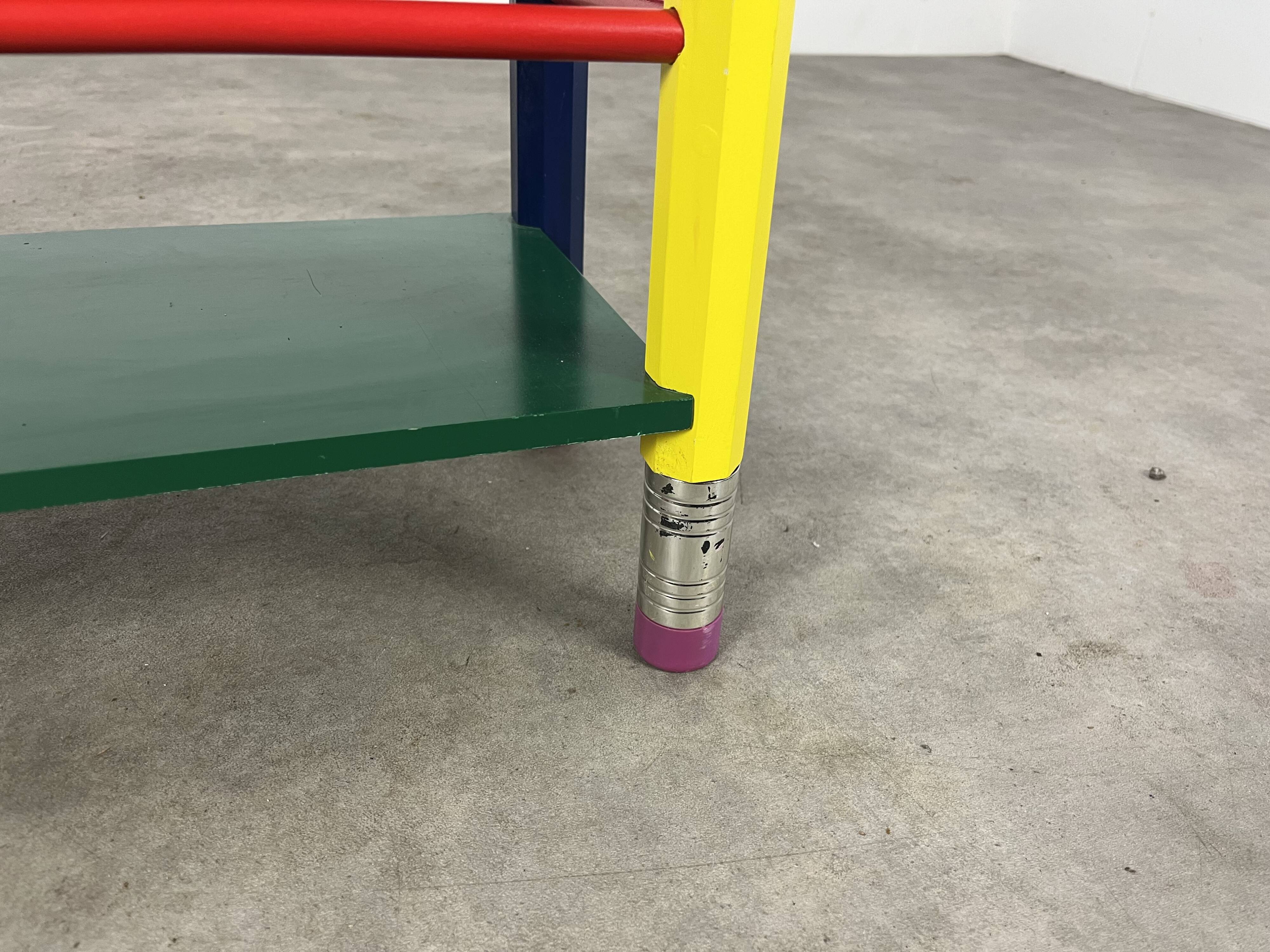 Etagère crayon style Pierre Sala pour enfants