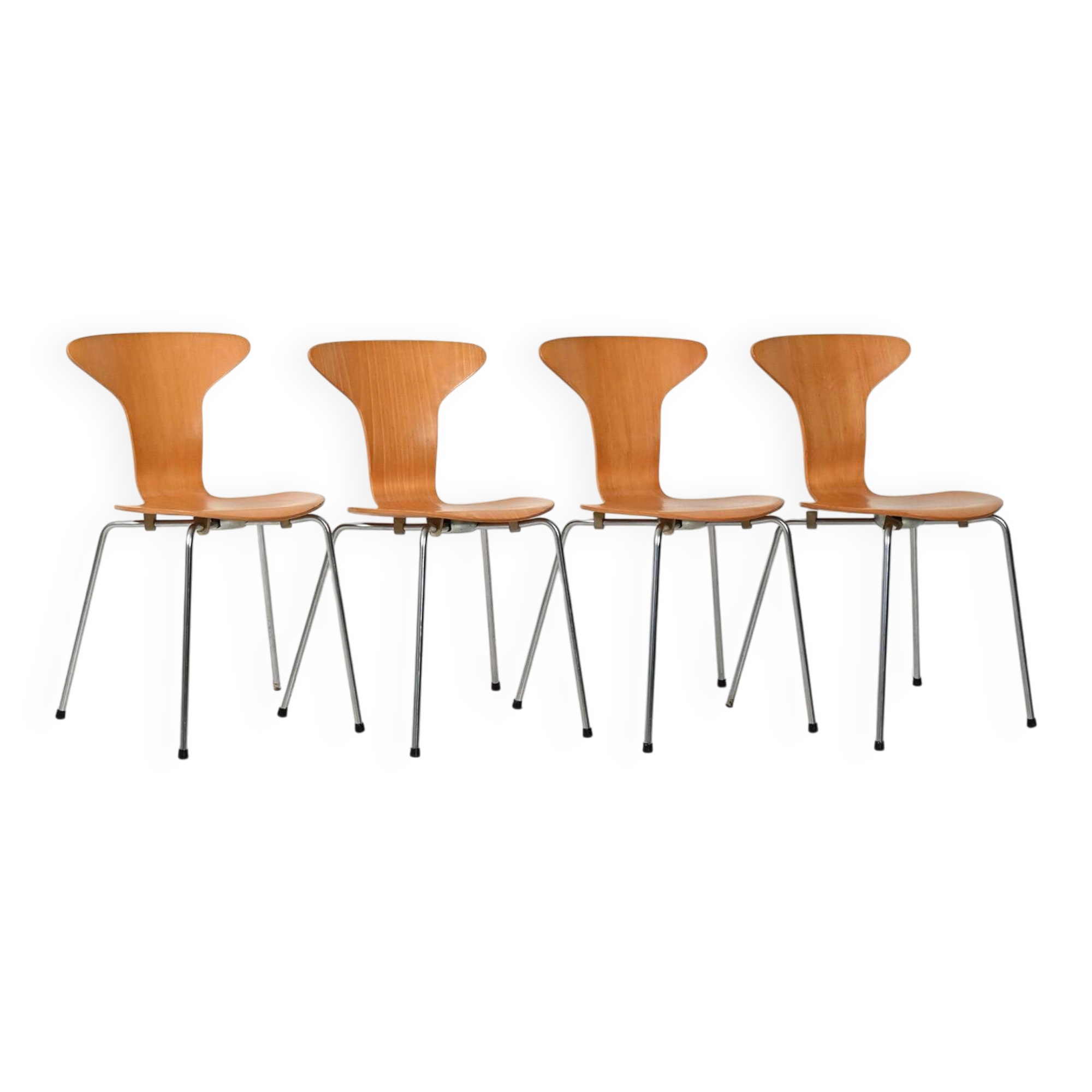 Set of 4 “Mosquito” chairs by Arne Jacobsen