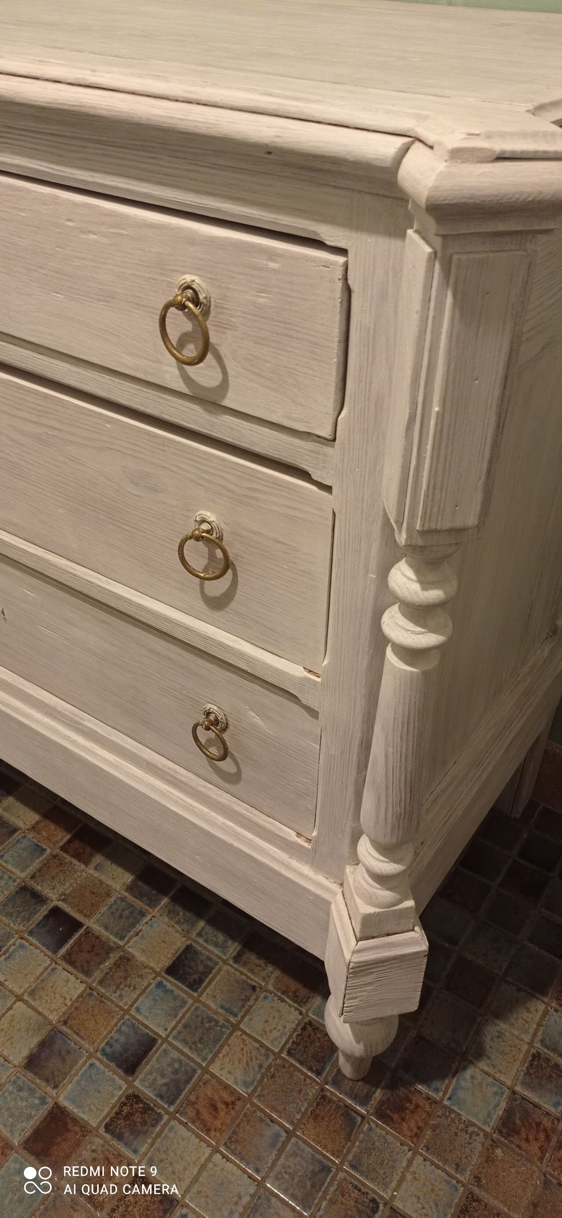 Chest of drawers