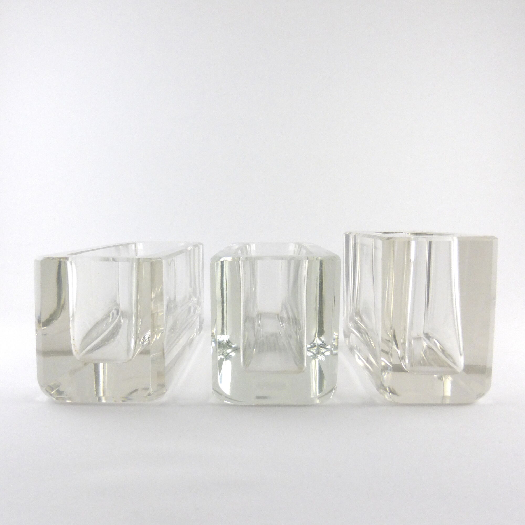 Suite of 3 vase 'centre-of-table' crystal
