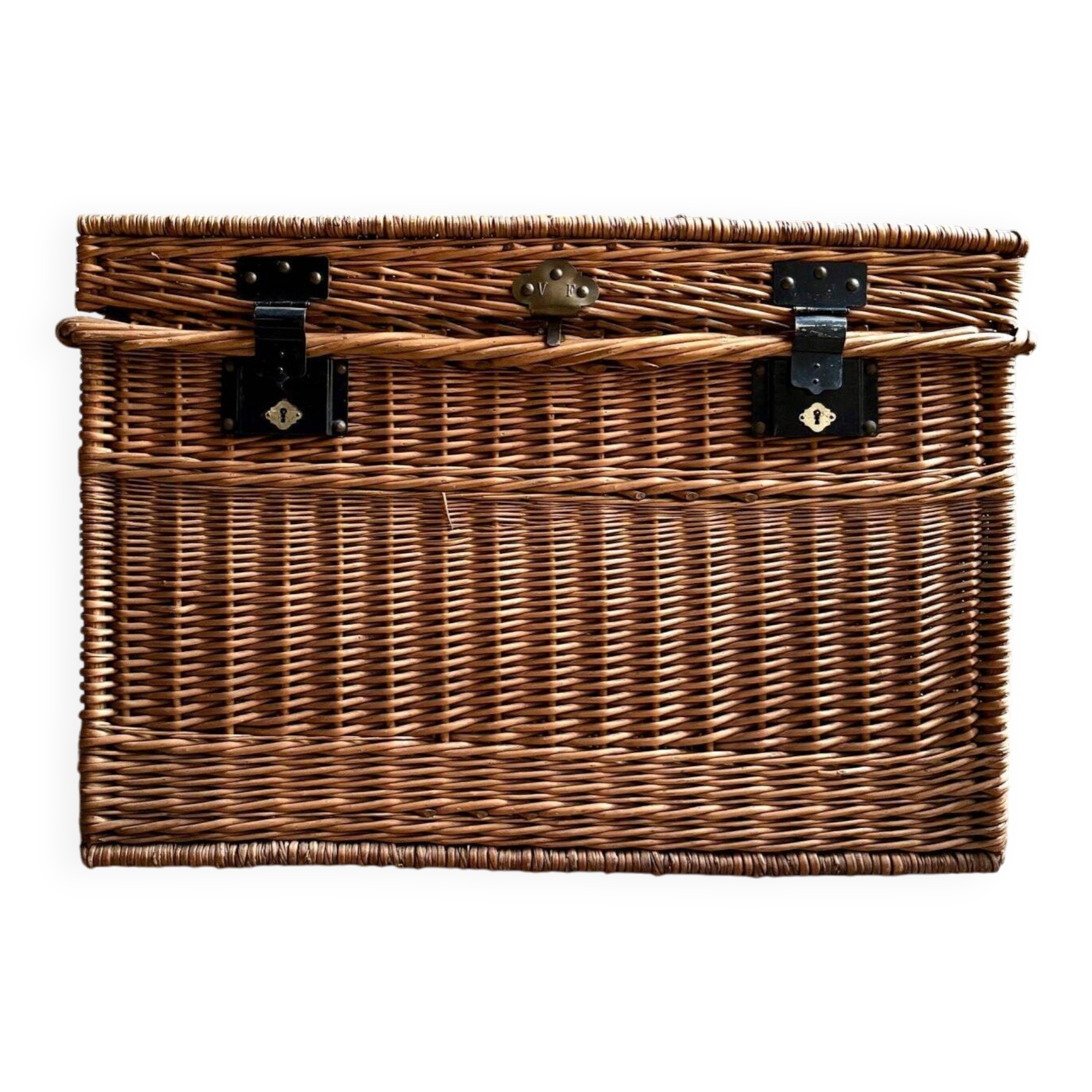 Trunk, chest in woven wicker