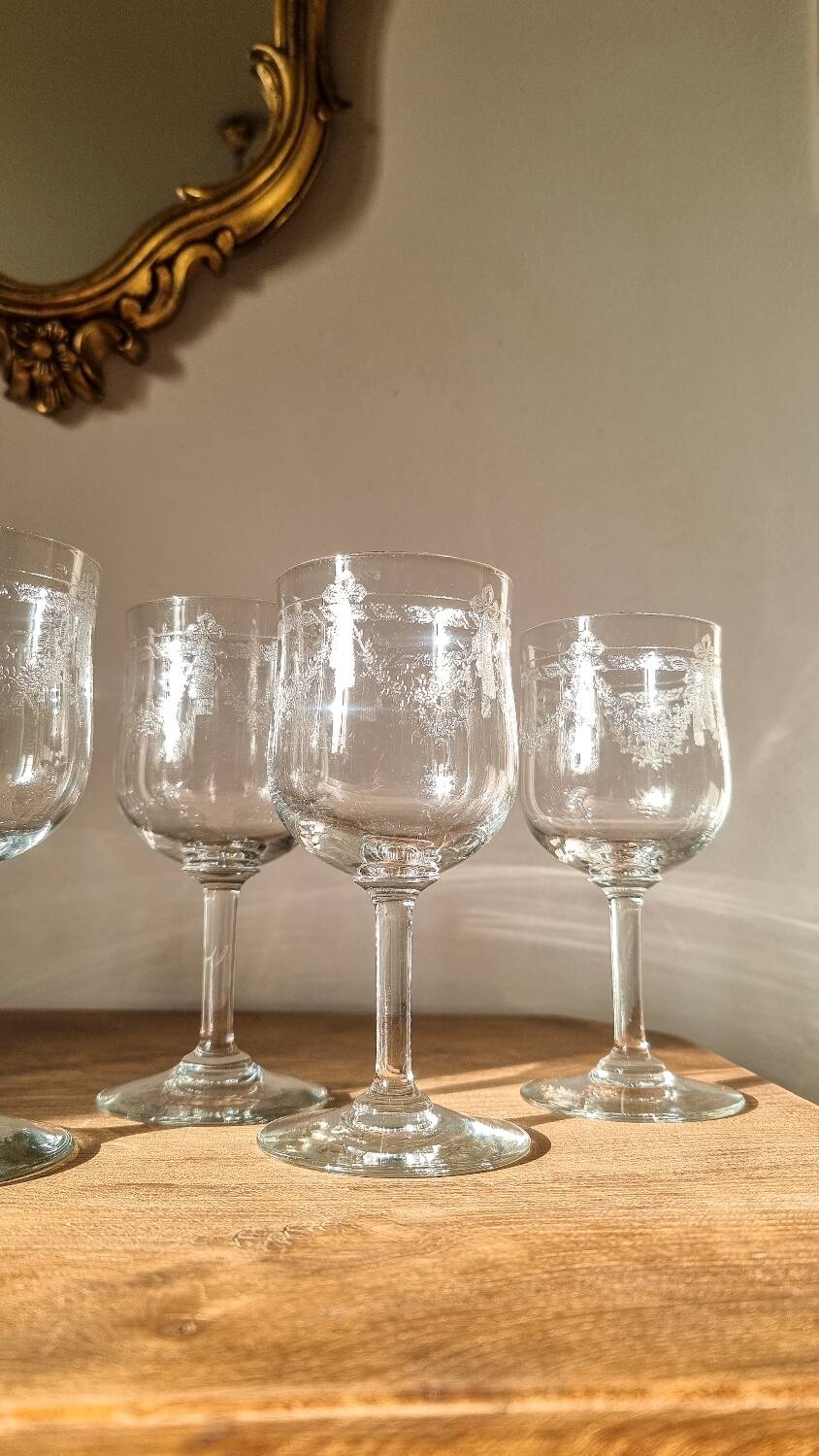 8 verre à pied, SAINT LOUIS, cristal gravé, début XXe