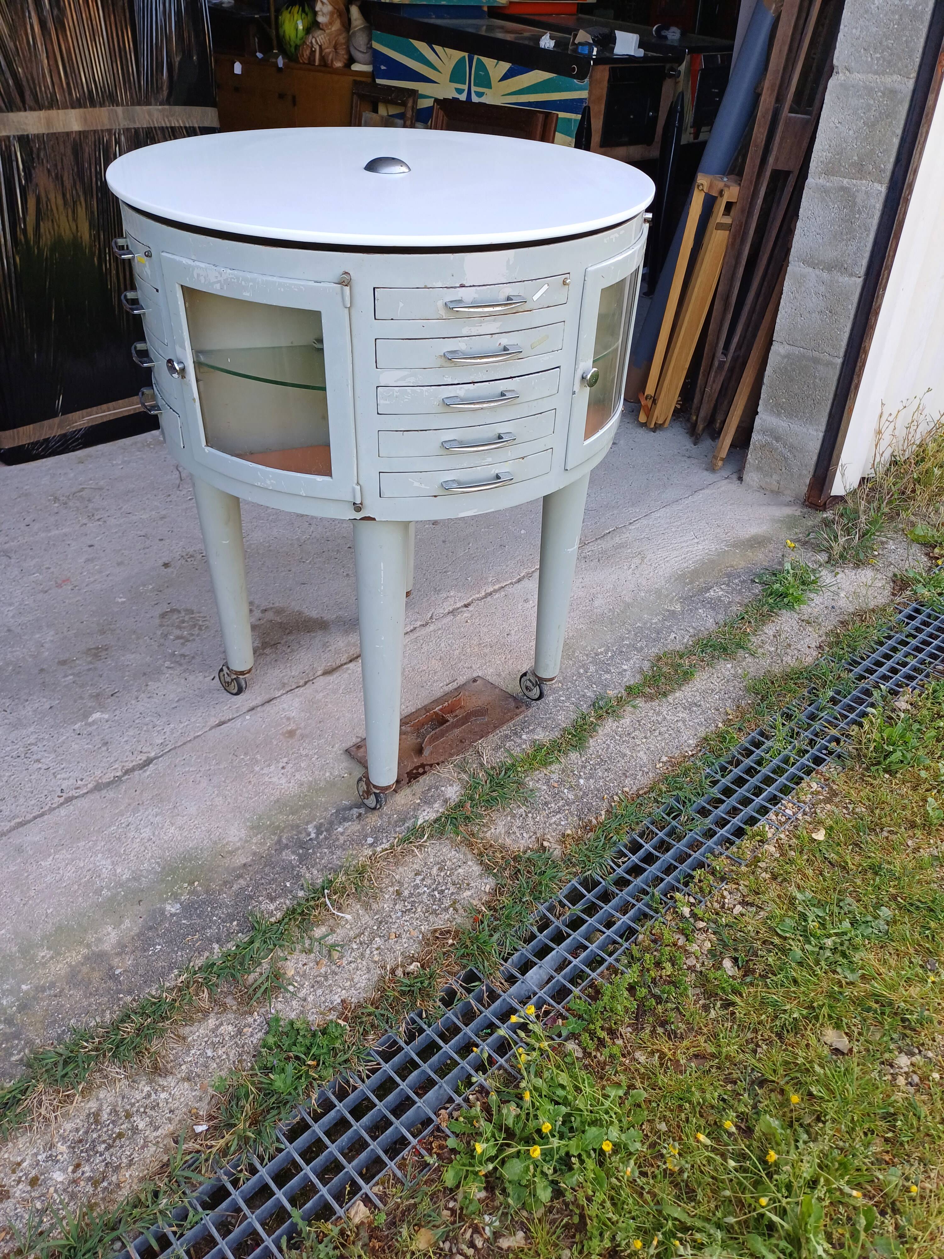 Girator dentist furniture from the 1950s