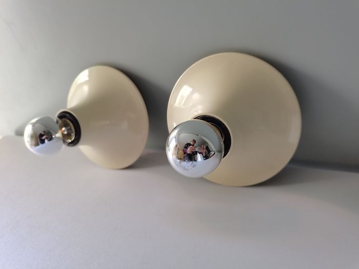 Pair of wall lamps Artemide "Teti" Vico Magistretti