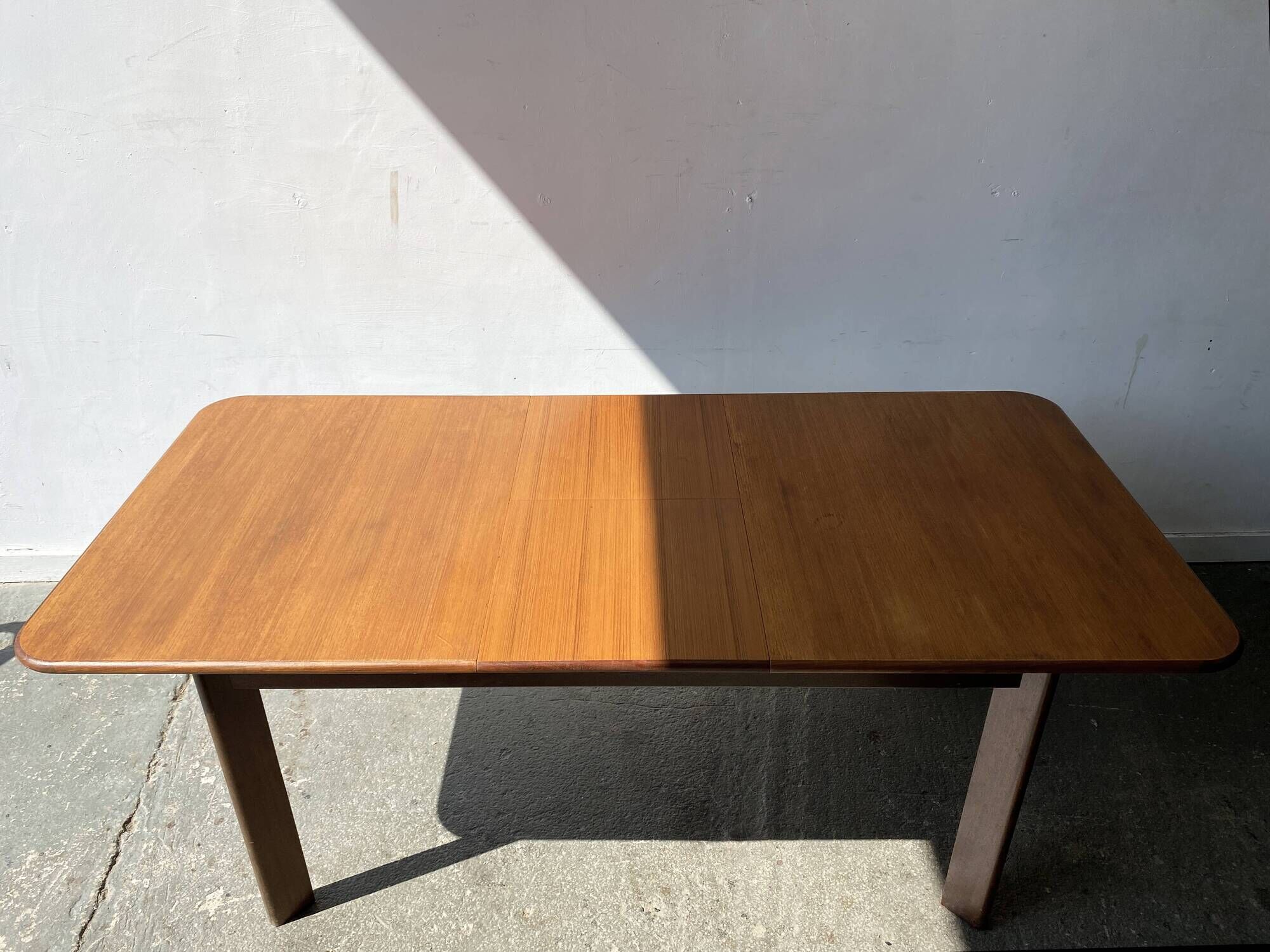 Table à manger G Plan moderne du milieu du siècle rare des années 1960 avec pieds inclinés