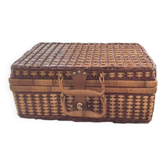 Picnic wicker suitcase