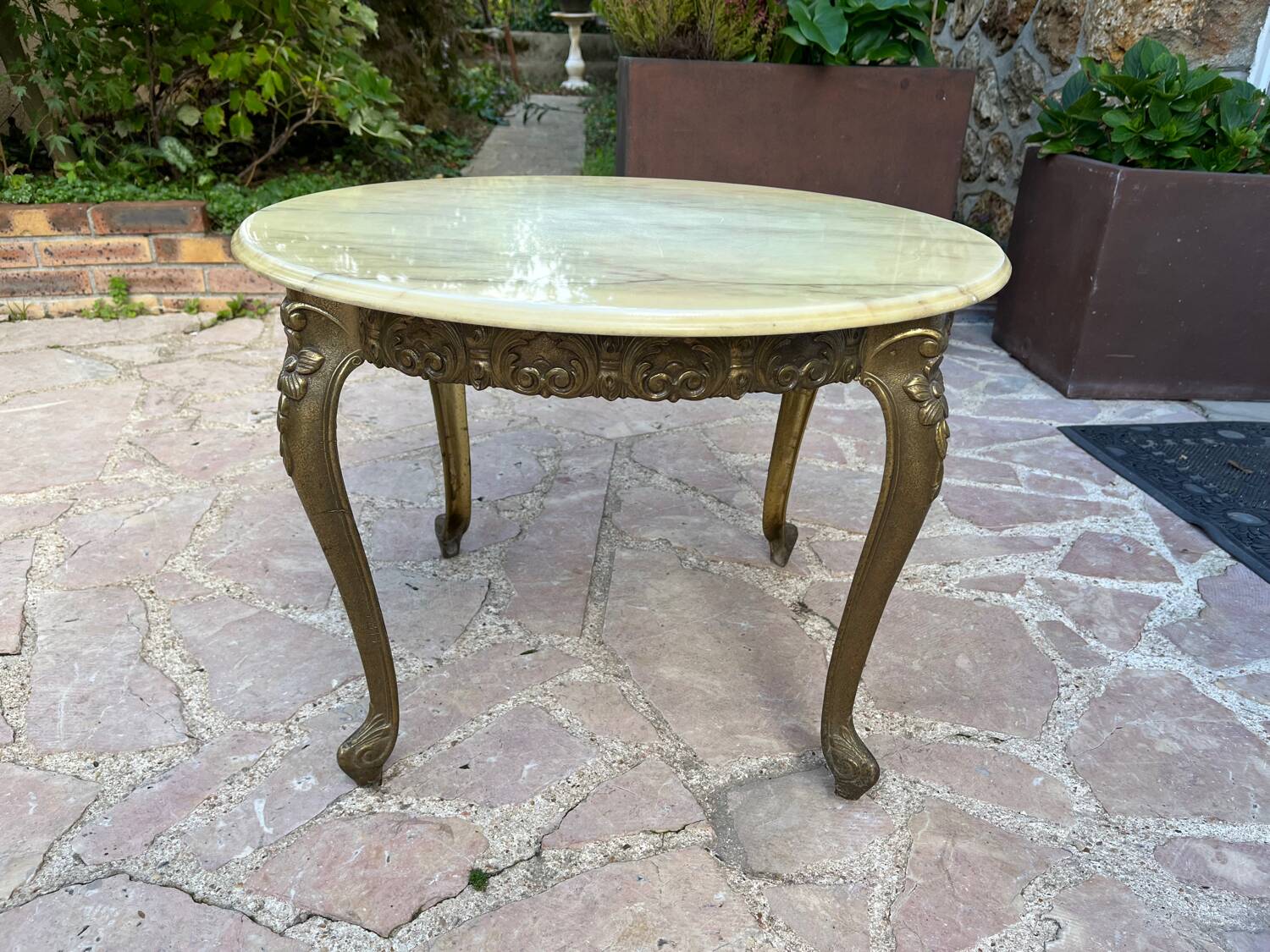 Table basse dessus marbre