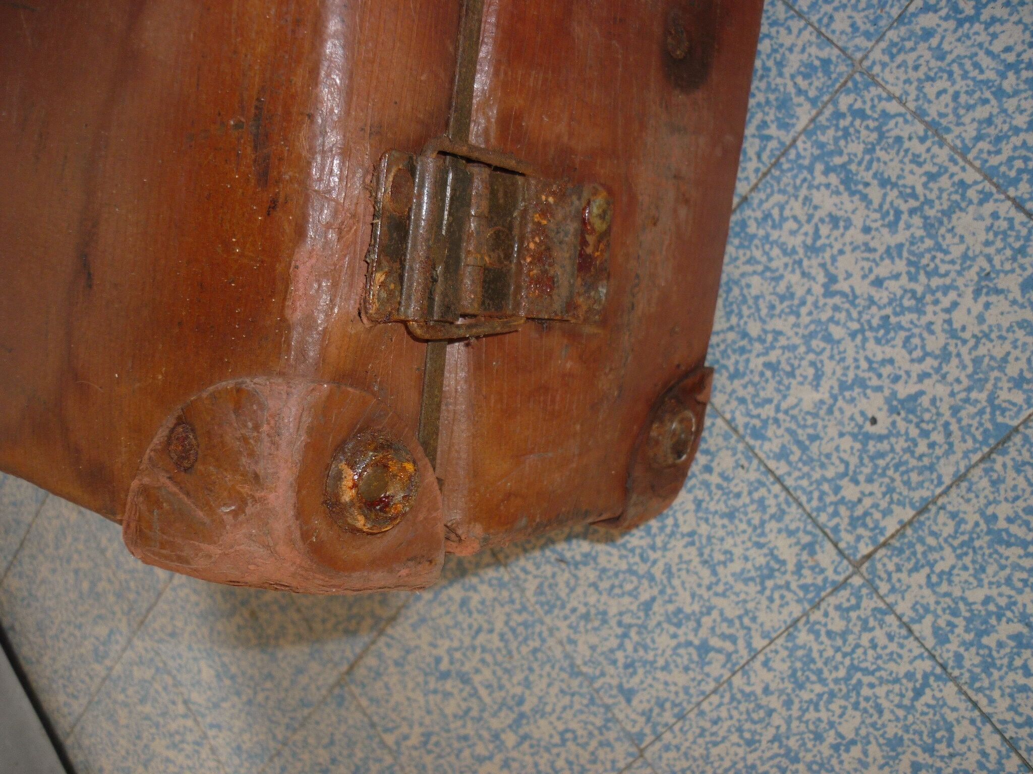 Unica red-haired suitcase