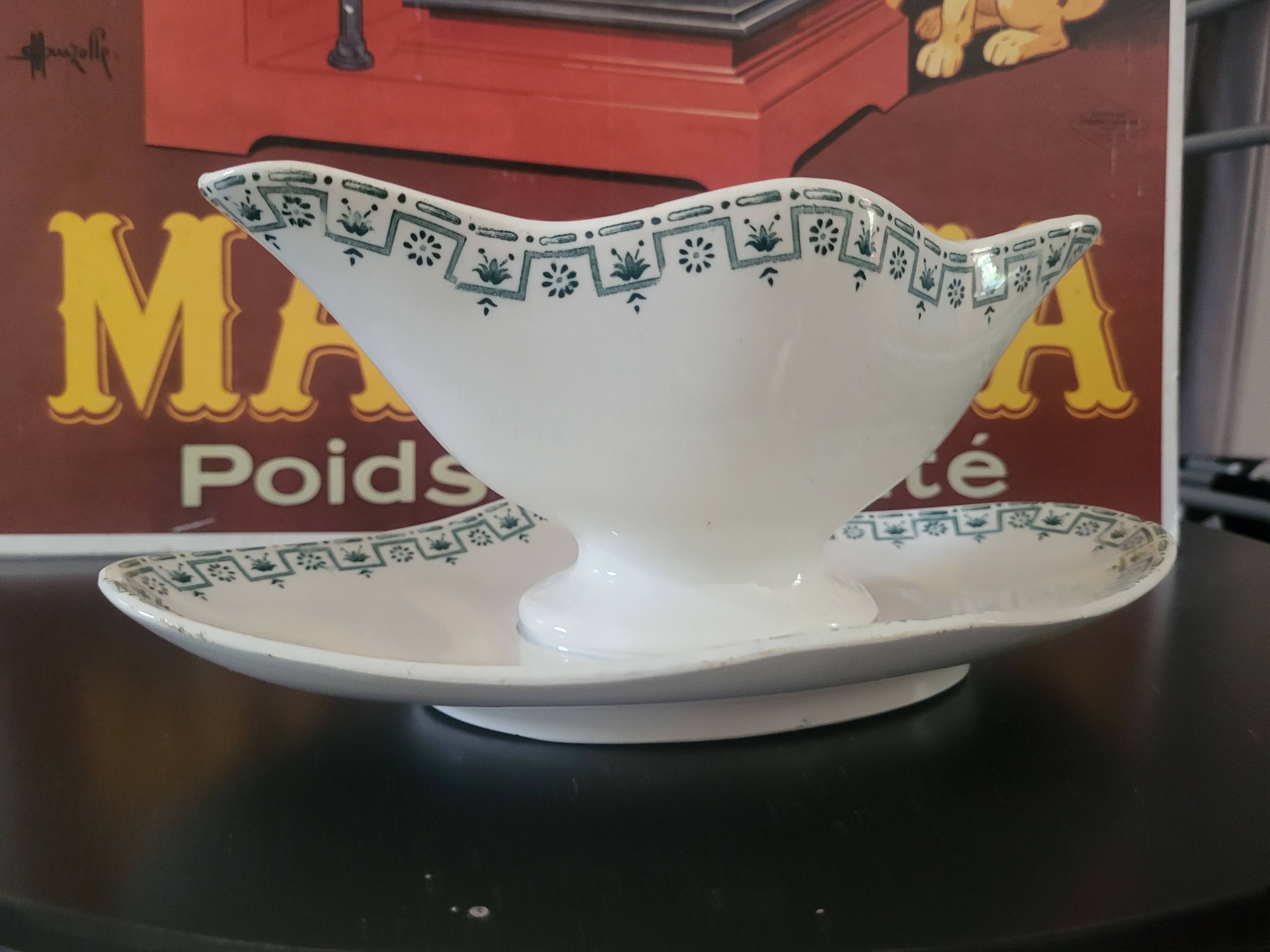 Saucière ancienne Terre de Fer – Porcelaine Opaque de Gien – décor vert géo