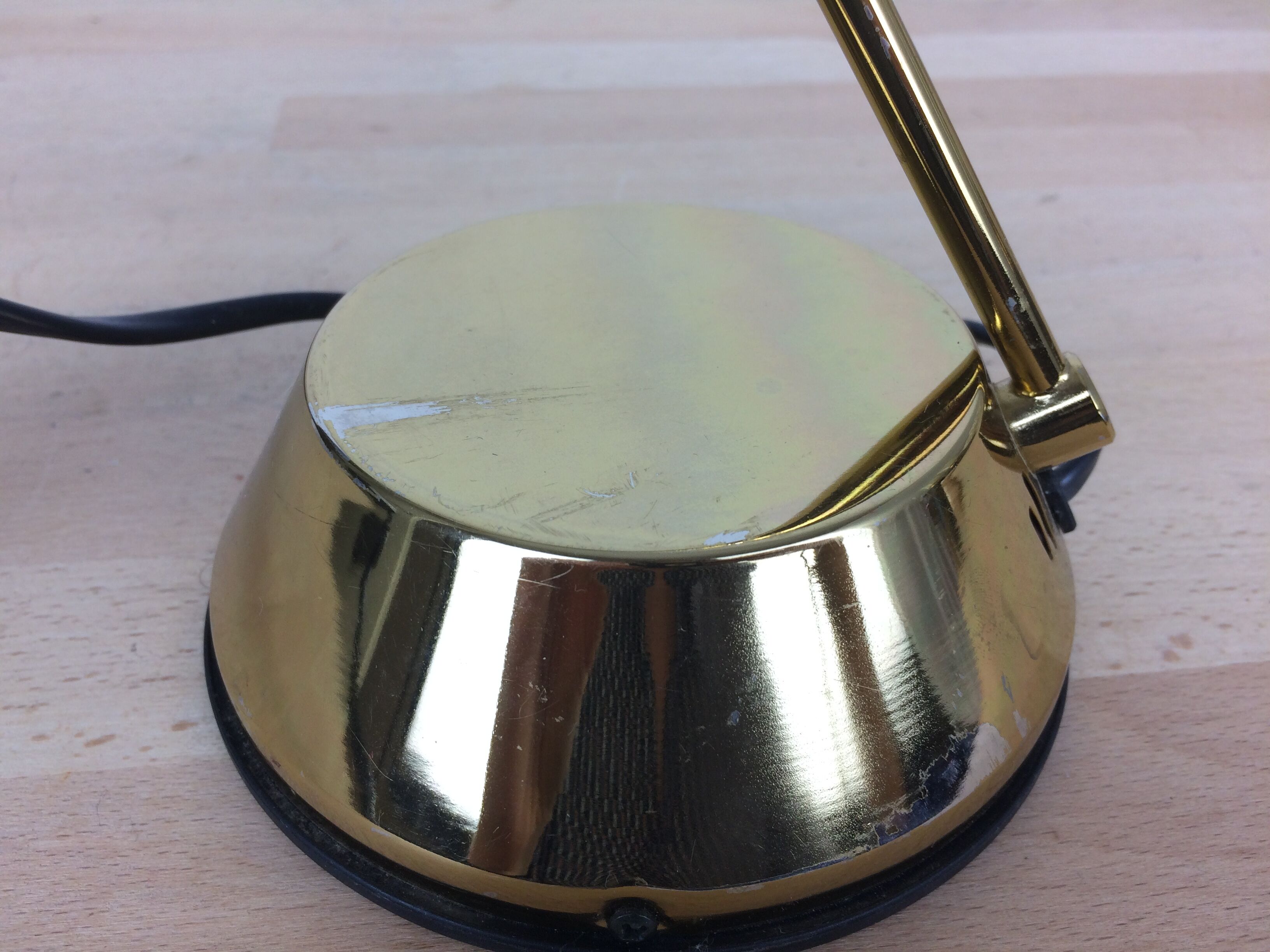 Fase gold metal desk lamp