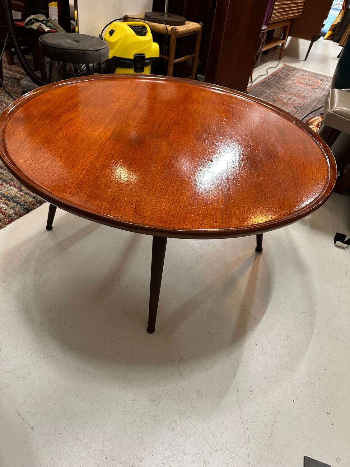 Round midcentury coffeetable