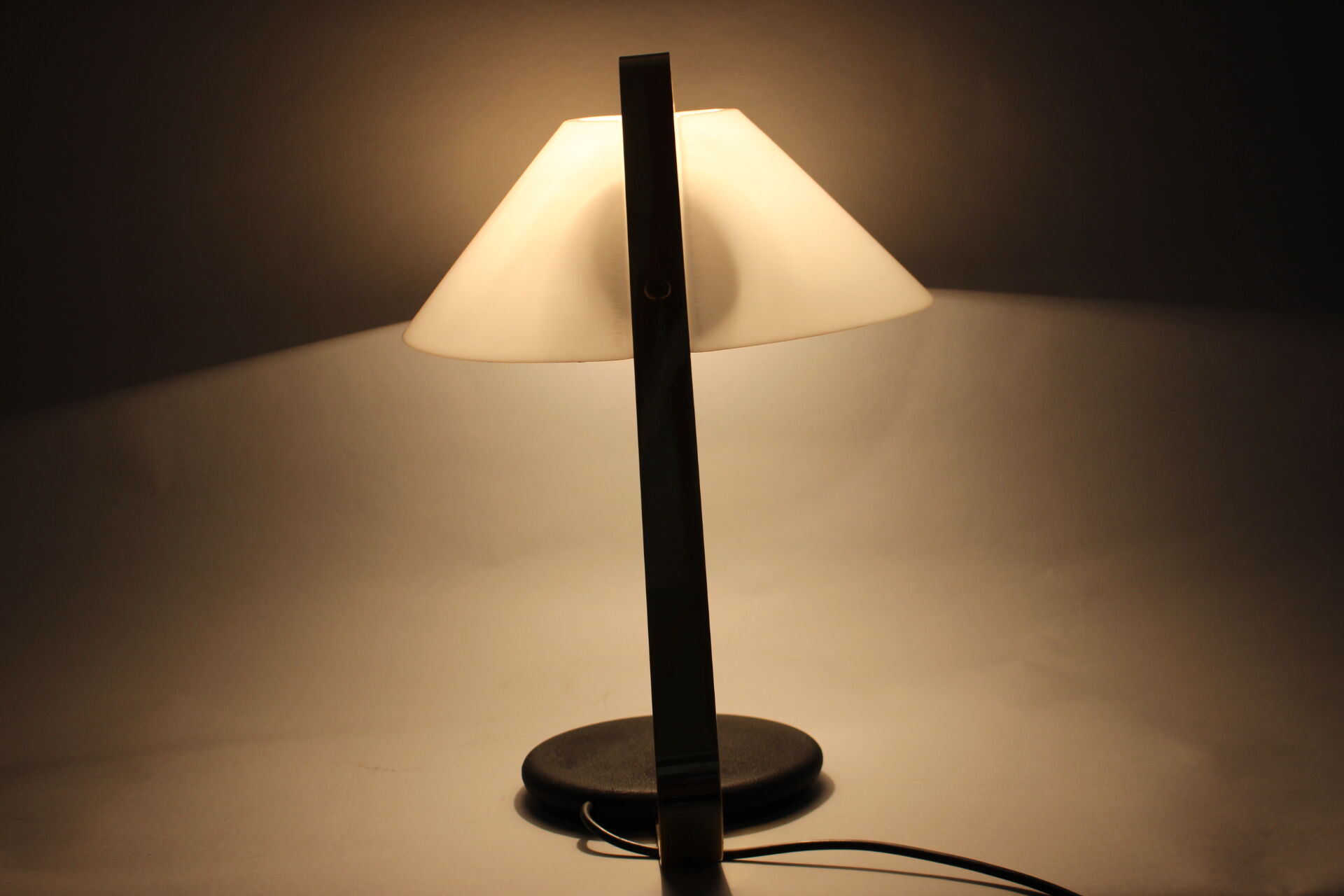 Lampe de table design des années 1970 Italie